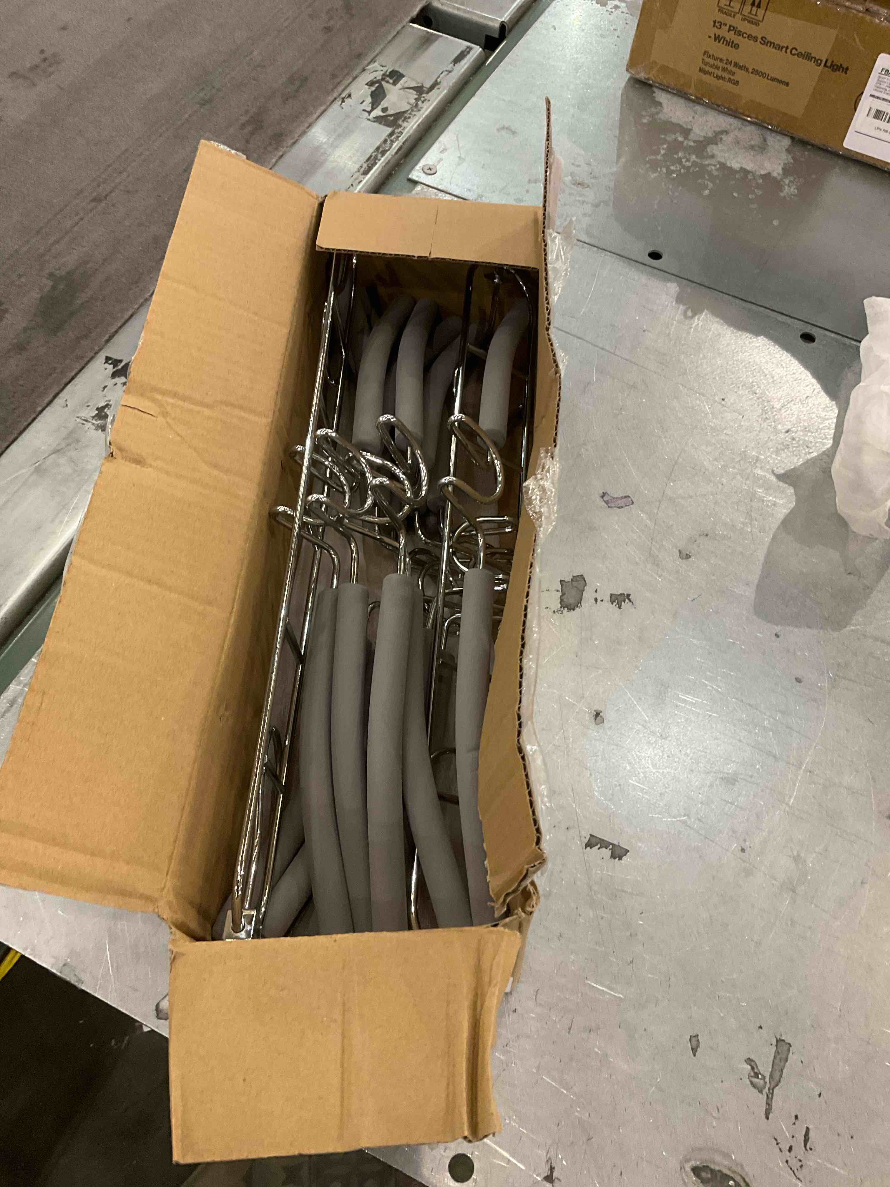 https://s3.amazonaws.com/lotting-images-prod/bidfta/EXS00935465_1699375928675.jpeg