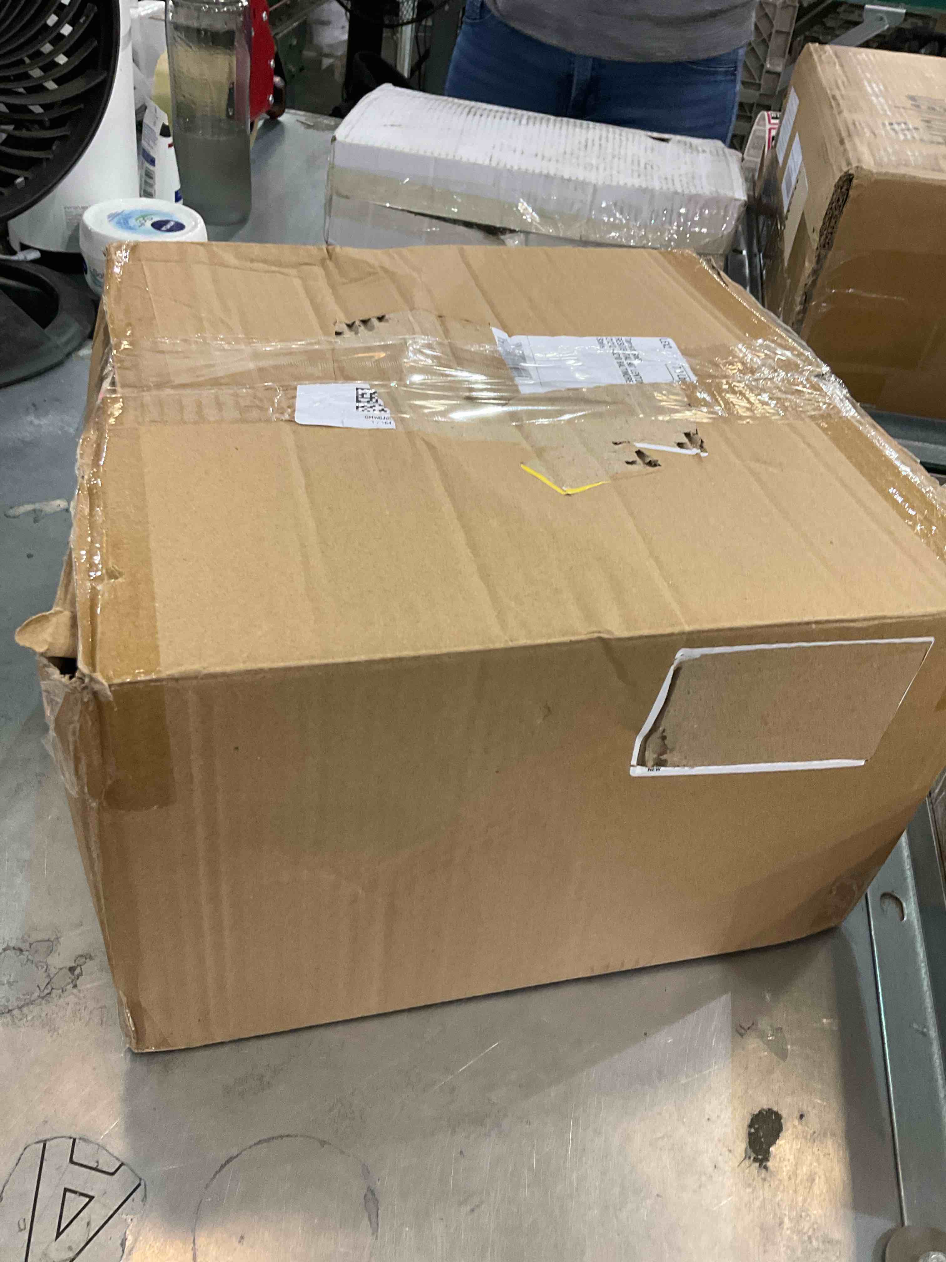 https://s3.amazonaws.com/lotting-images-prod/bidfta/EXS00935652_1699466982889.jpeg