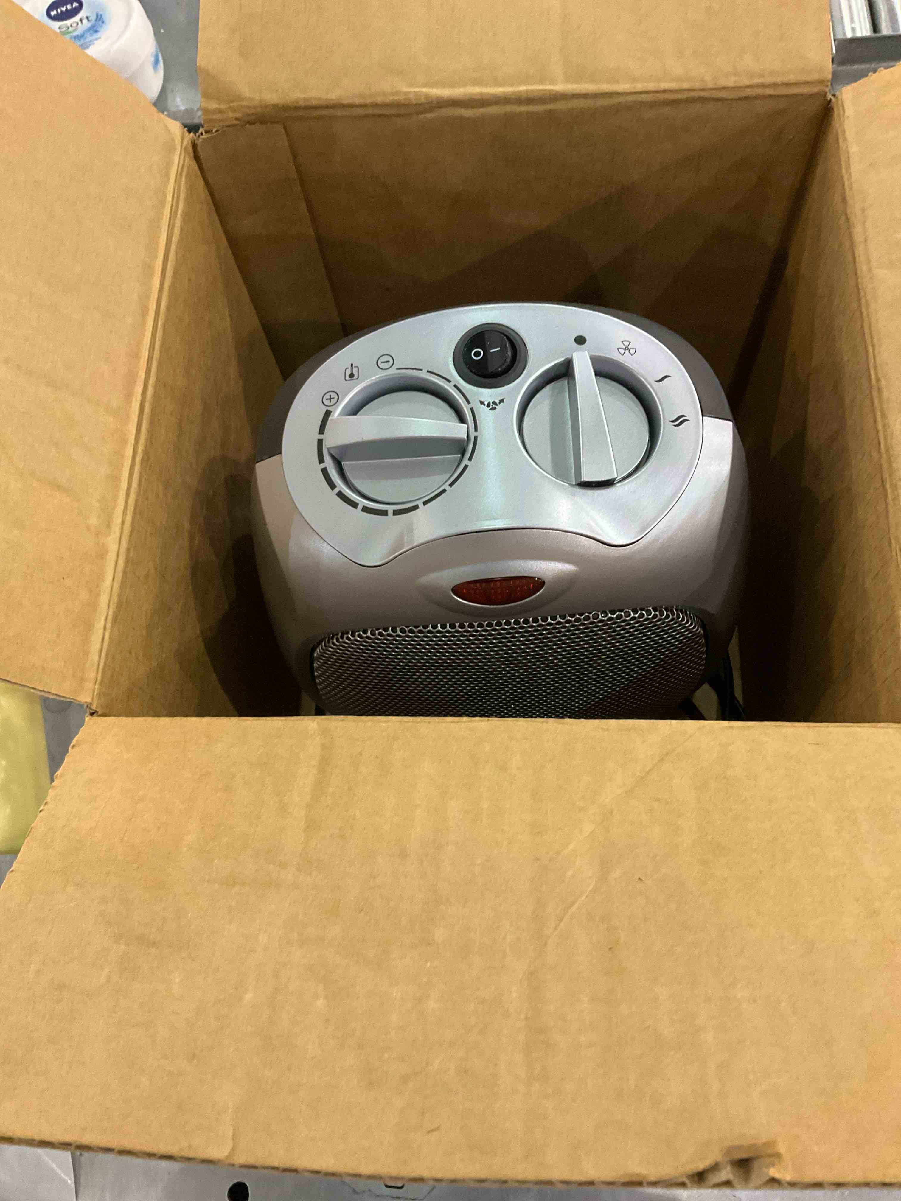 https://s3.amazonaws.com/lotting-images-prod/bidfta/EXS00935863_1699558132501.jpeg