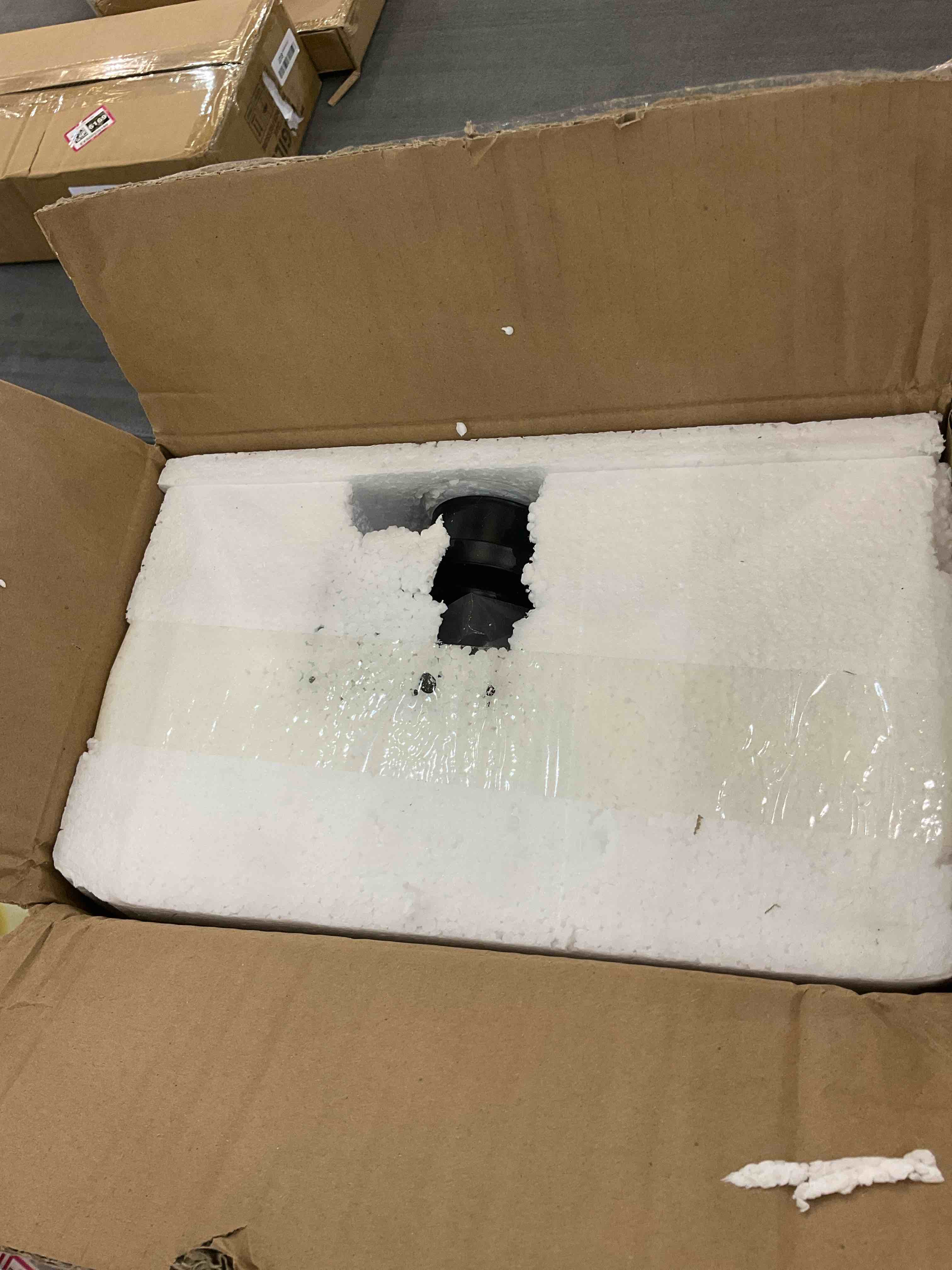 https://s3.amazonaws.com/lotting-images-prod/bidfta/EXS00936117_1699456083199.jpeg