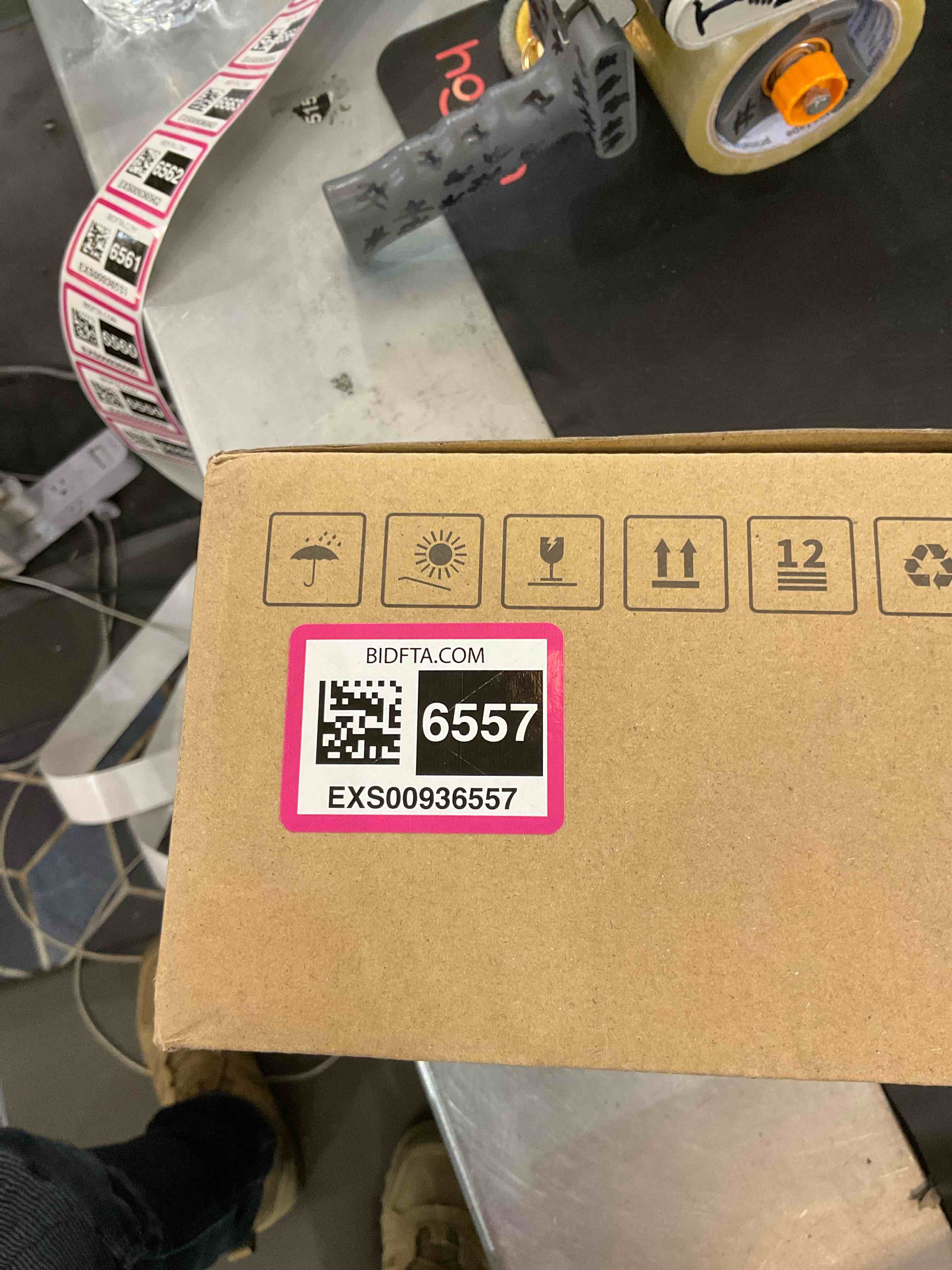 https://s3.amazonaws.com/lotting-images-prod/bidfta/EXS00936557_1701106761037.jpeg