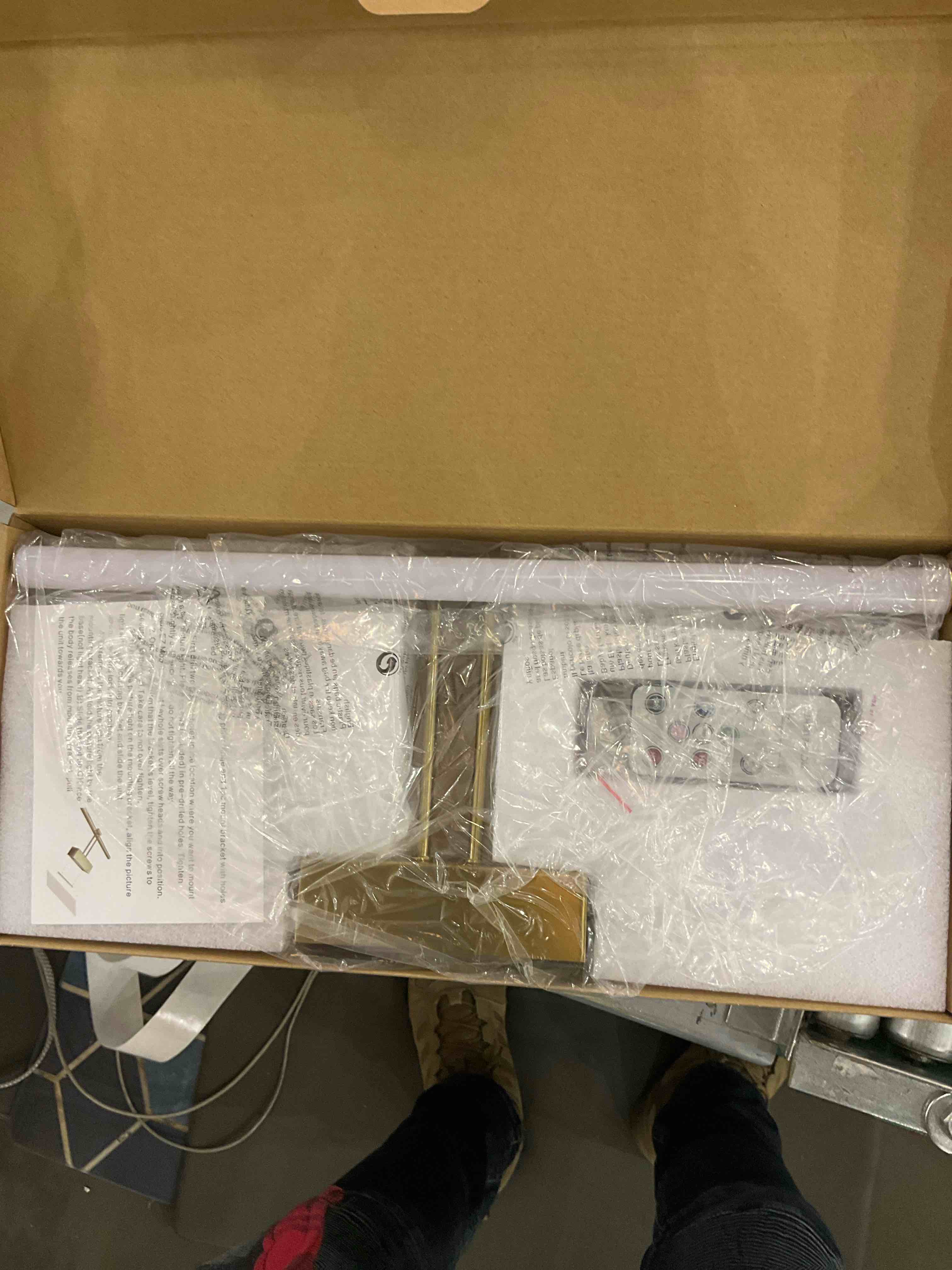 https://s3.amazonaws.com/lotting-images-prod/bidfta/EXS00936564_1701107823781.jpeg