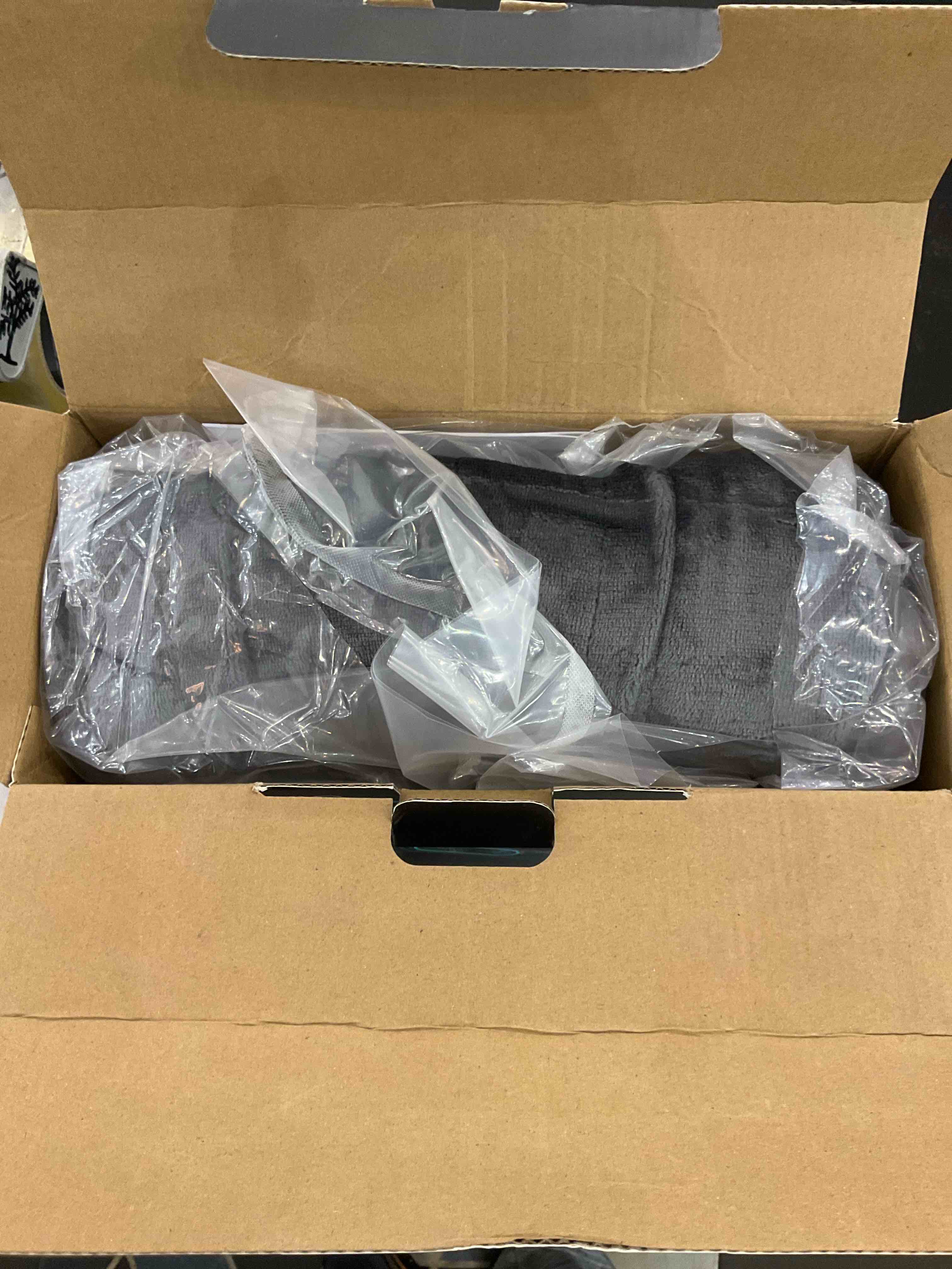 https://s3.amazonaws.com/lotting-images-prod/bidfta/EXS00936648_1701186856477.jpeg