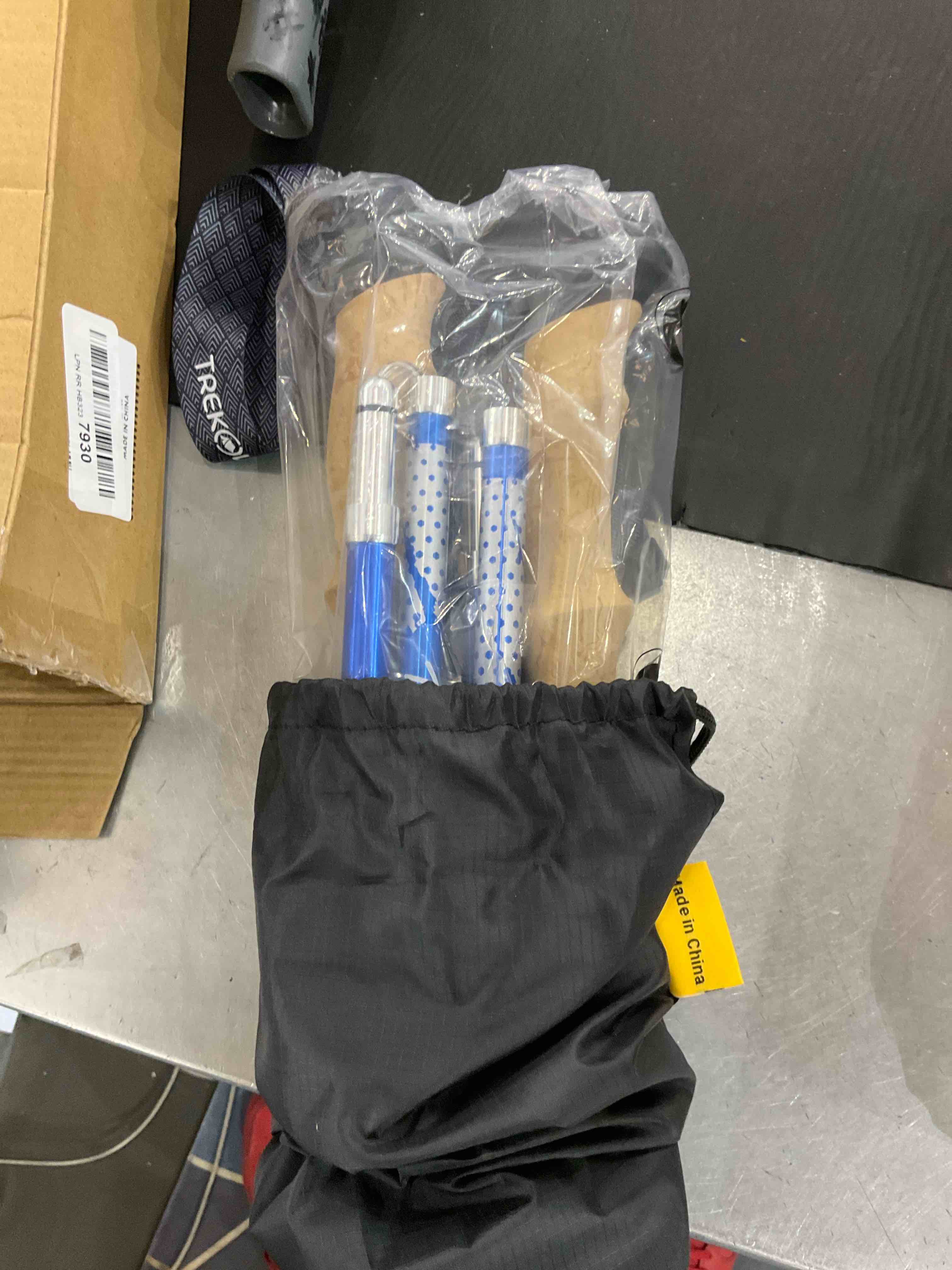 https://s3.amazonaws.com/lotting-images-prod/bidfta/EXS00936818_1701269133114.jpeg