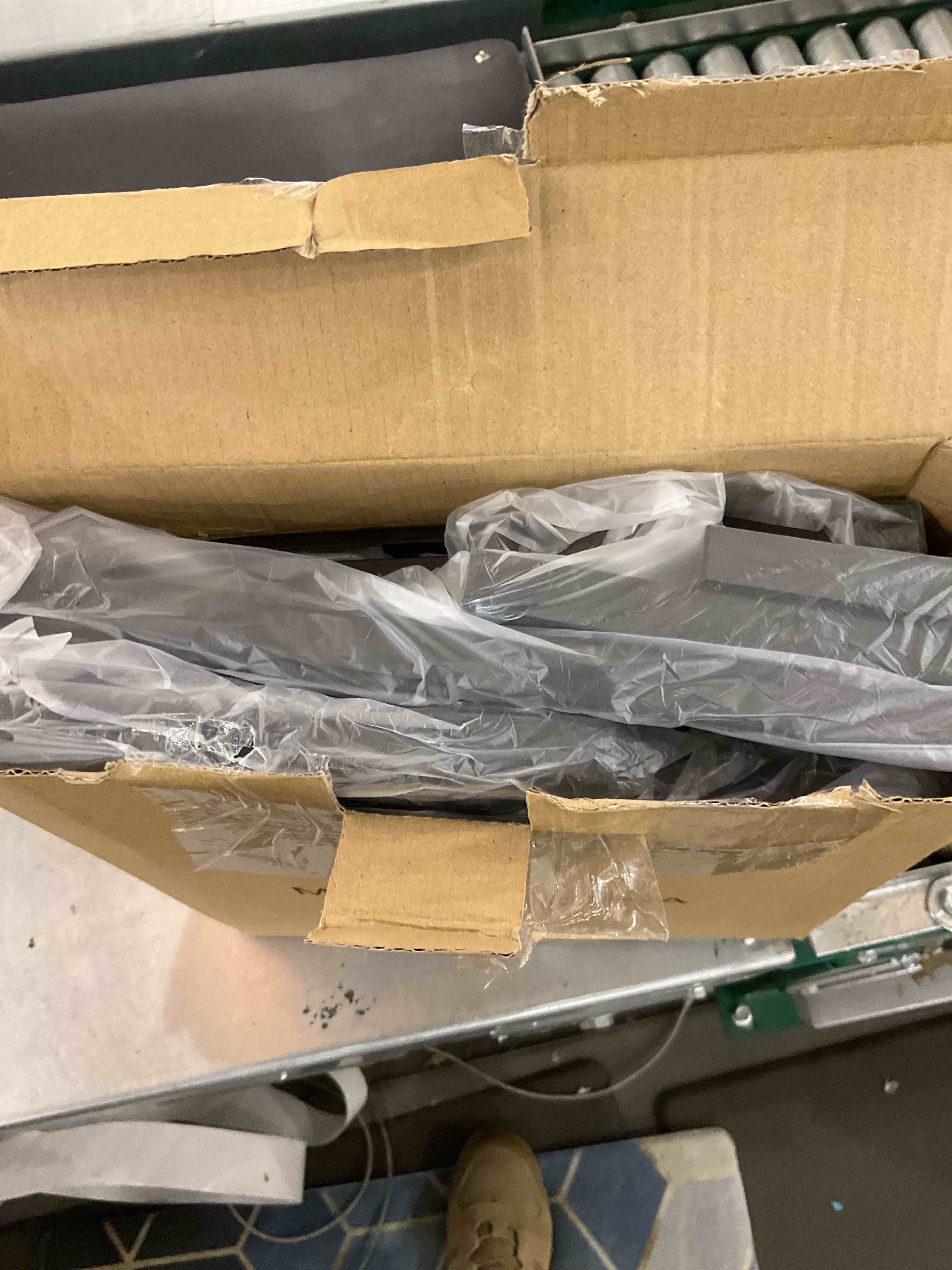 https://s3.amazonaws.com/lotting-images-prod/bidfta/EXS00936978_1701360502712.jpeg