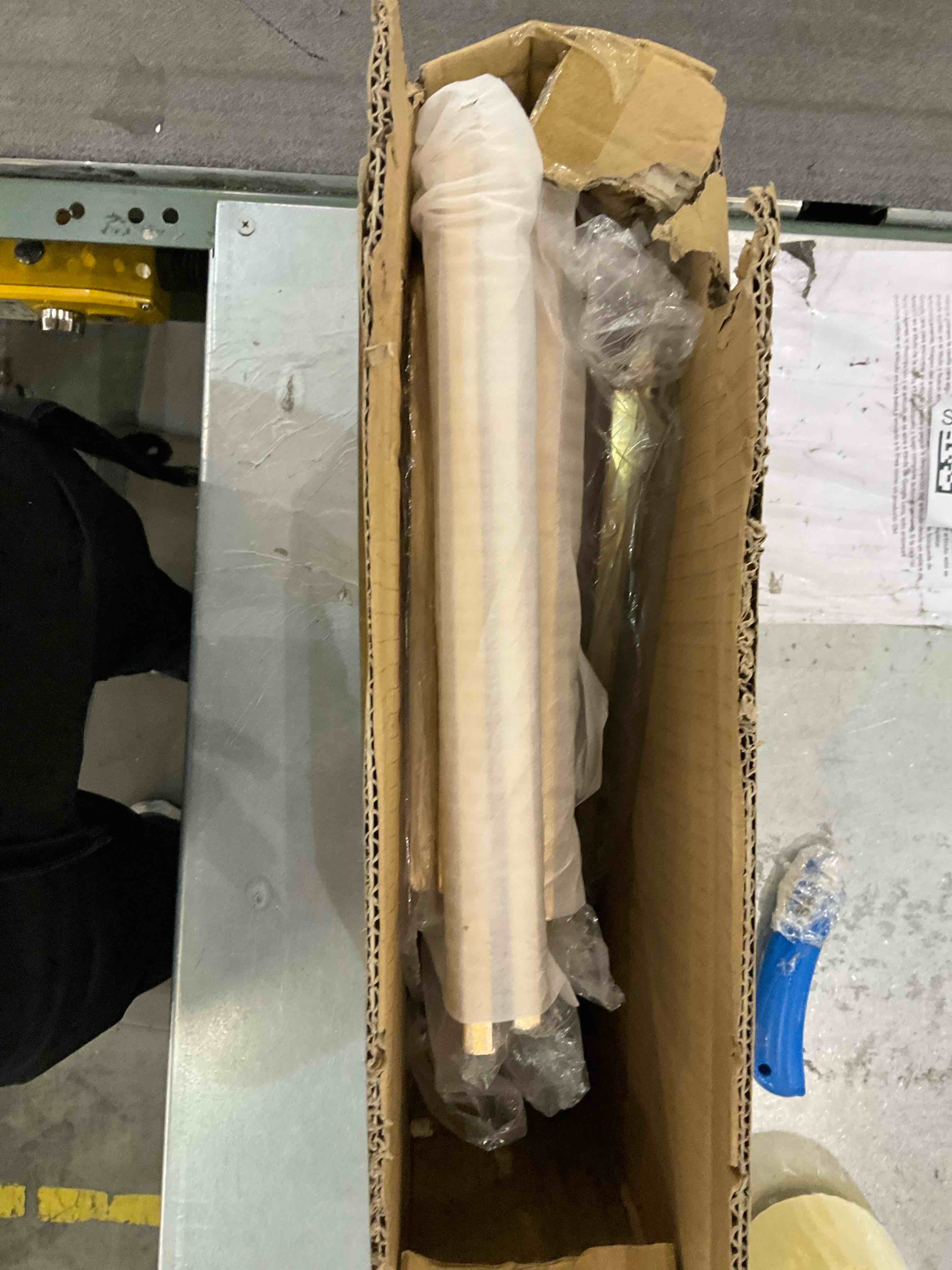 https://s3.amazonaws.com/lotting-images-prod/bidfta/EXS00937017_1699551951756.jpeg