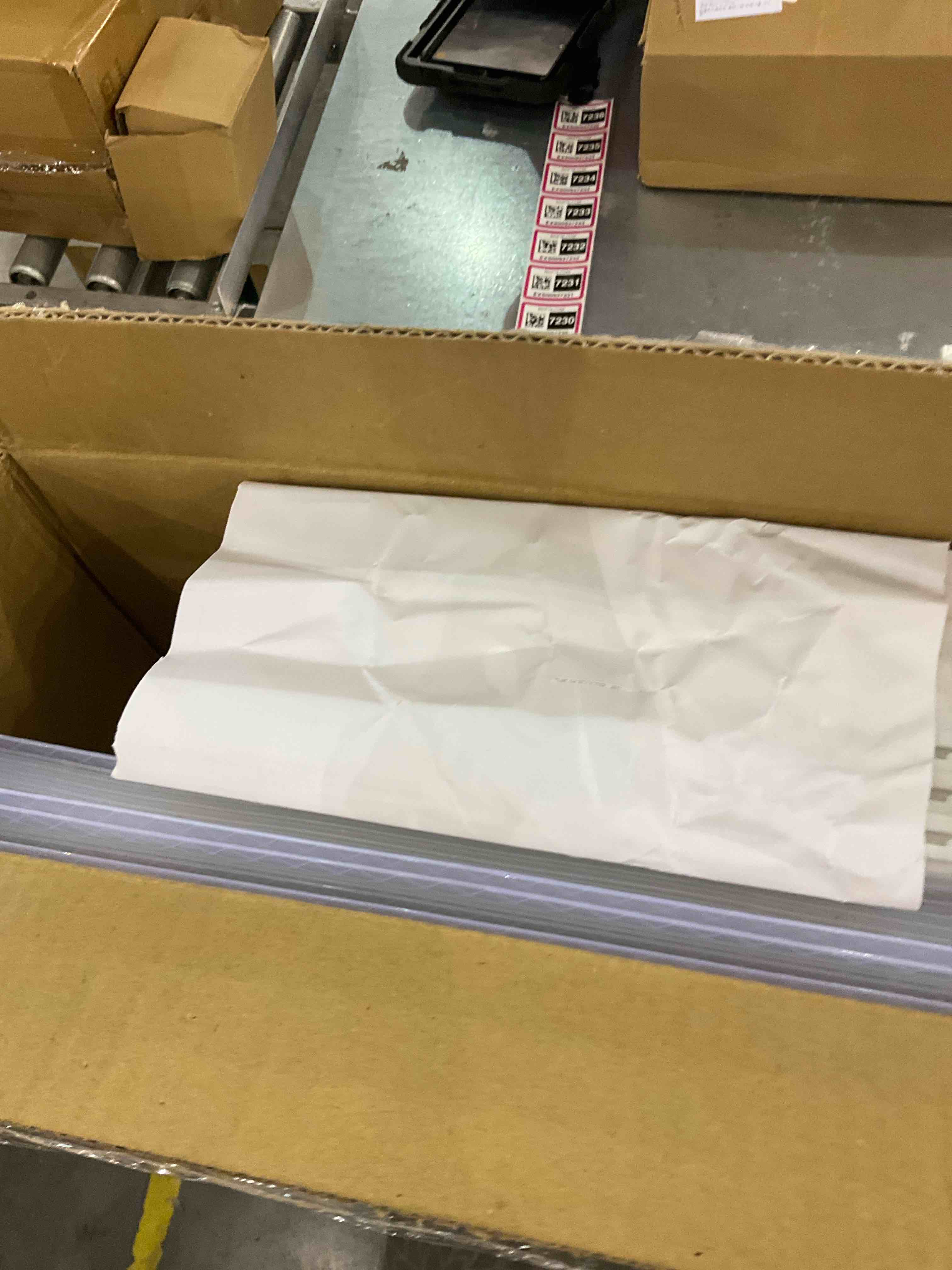 https://s3.amazonaws.com/lotting-images-prod/bidfta/EXS00937276_1699623544493.jpeg