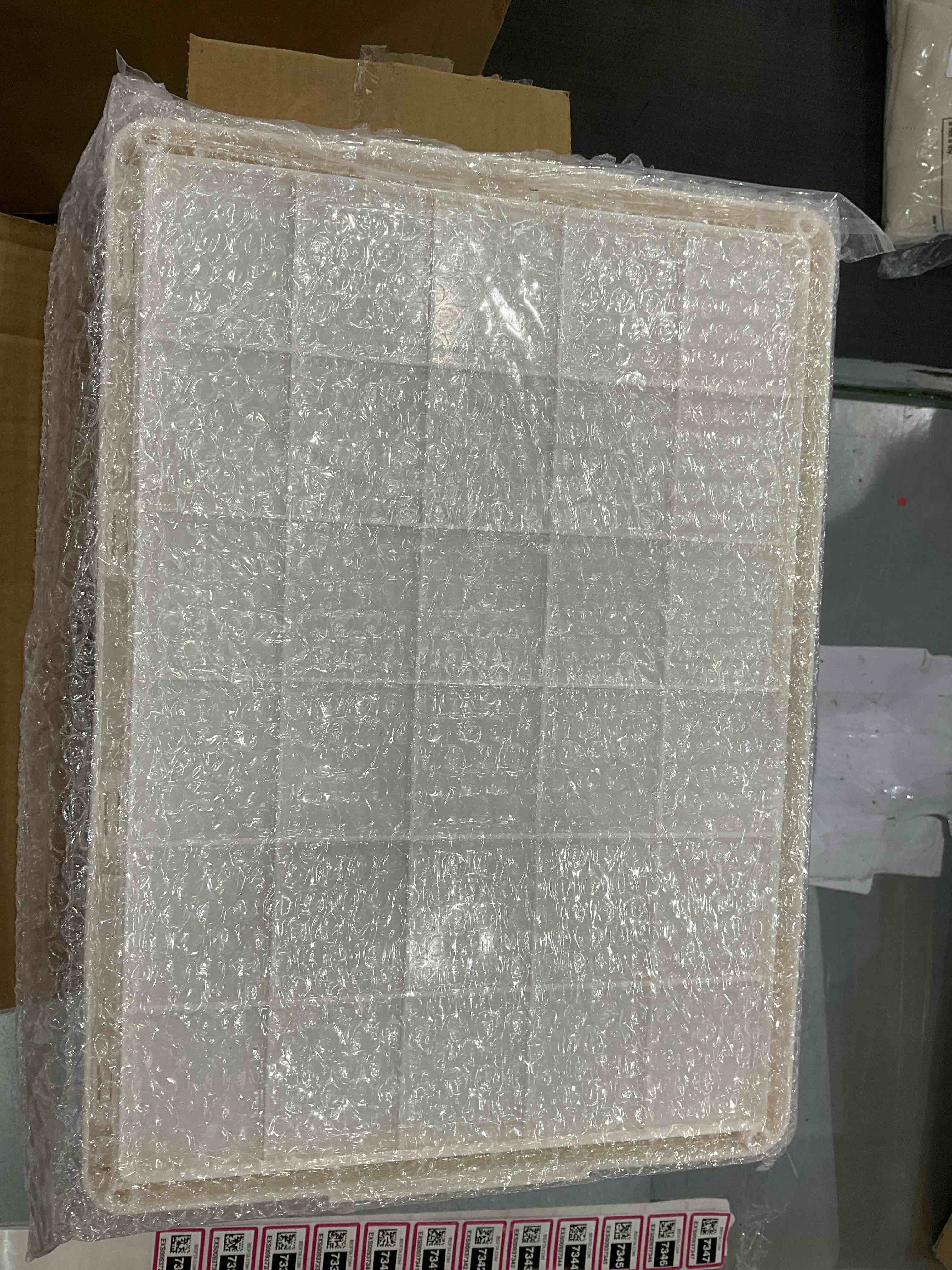 https://s3.amazonaws.com/lotting-images-prod/bidfta/EXS00937336_1699627645947.jpeg
