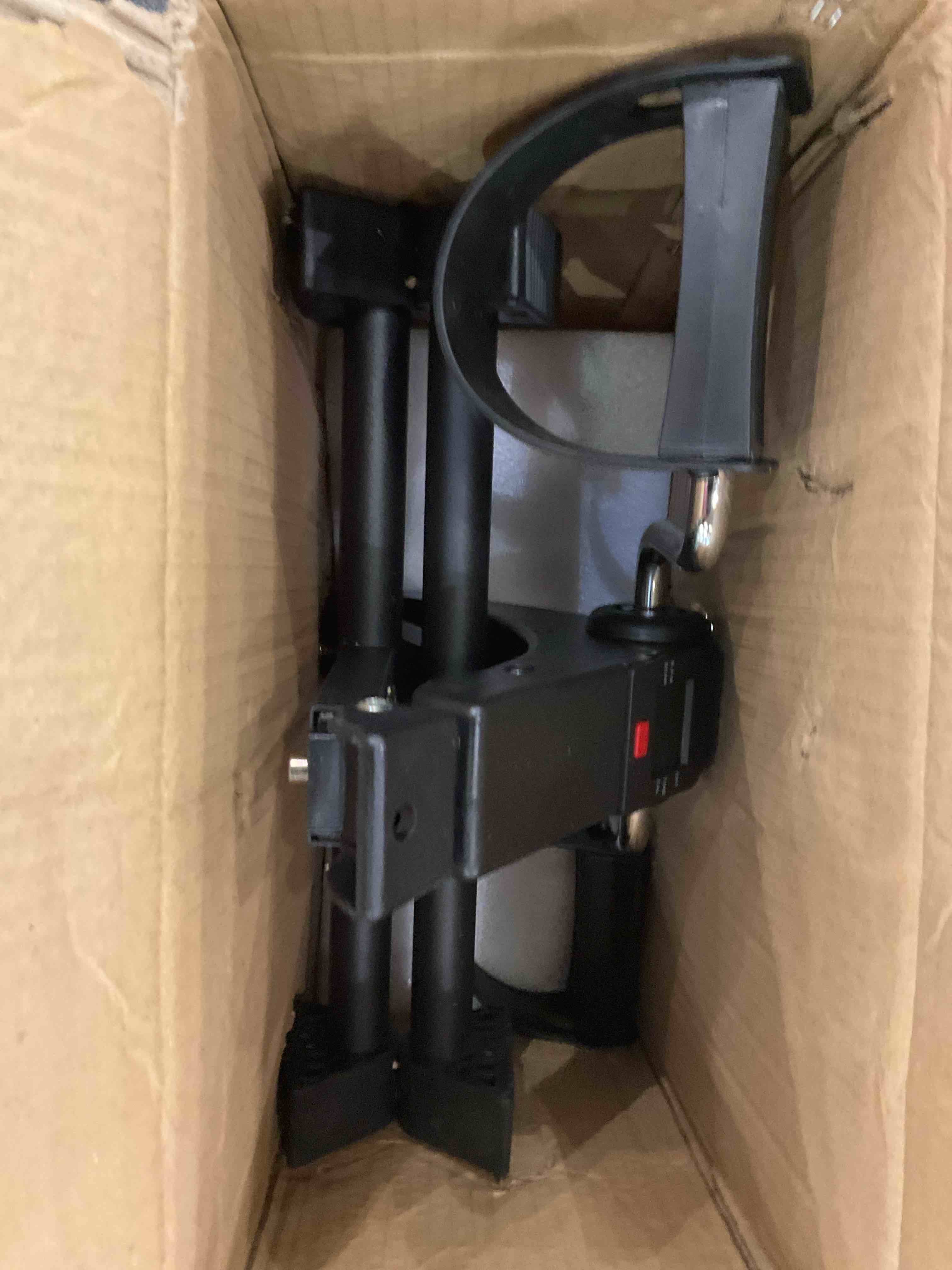 https://s3.amazonaws.com/lotting-images-prod/bidfta/EXS00937347_1699628656729.jpeg