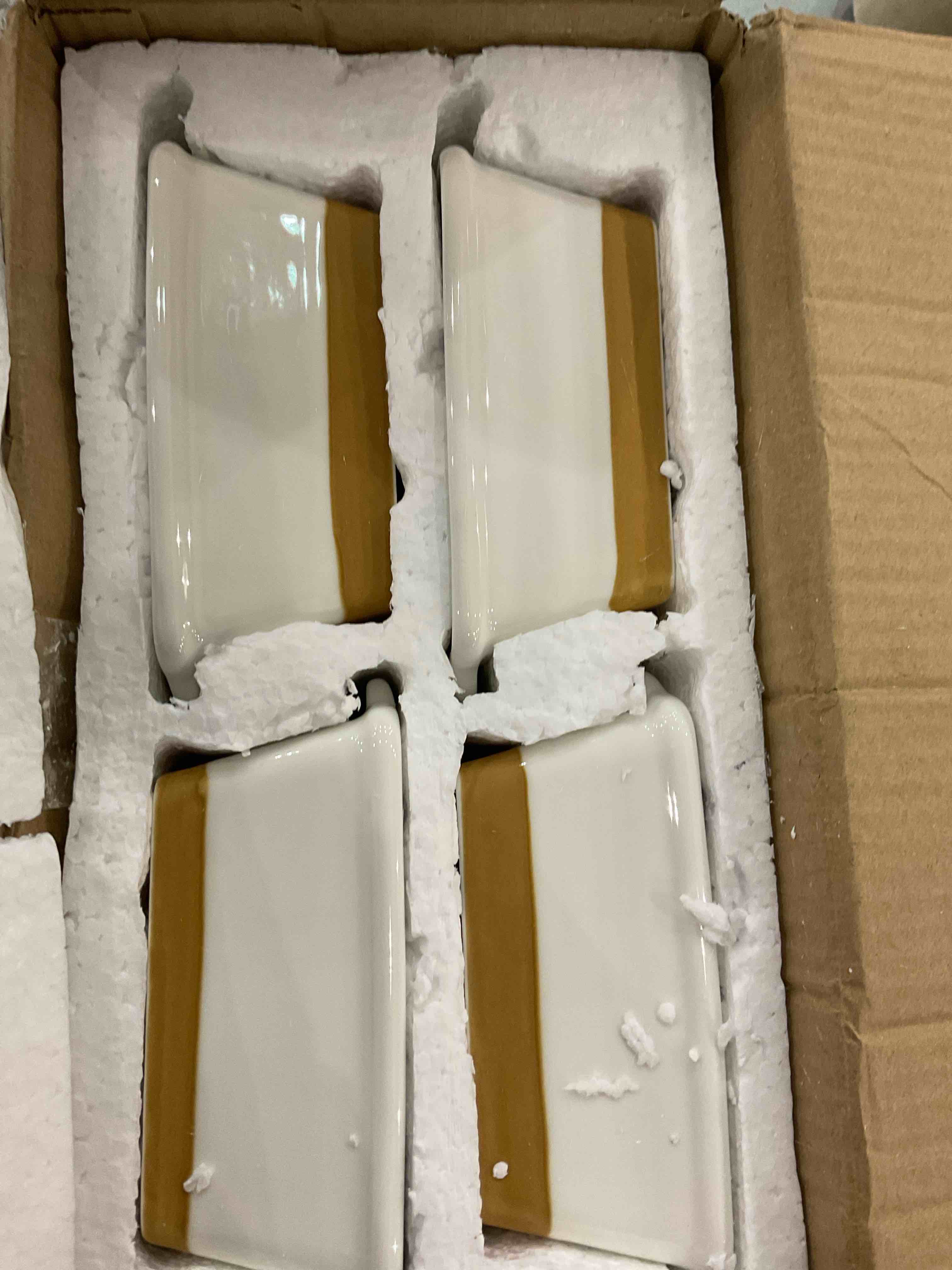 https://s3.amazonaws.com/lotting-images-prod/bidfta/EXS00937583_1704456806095.jpeg