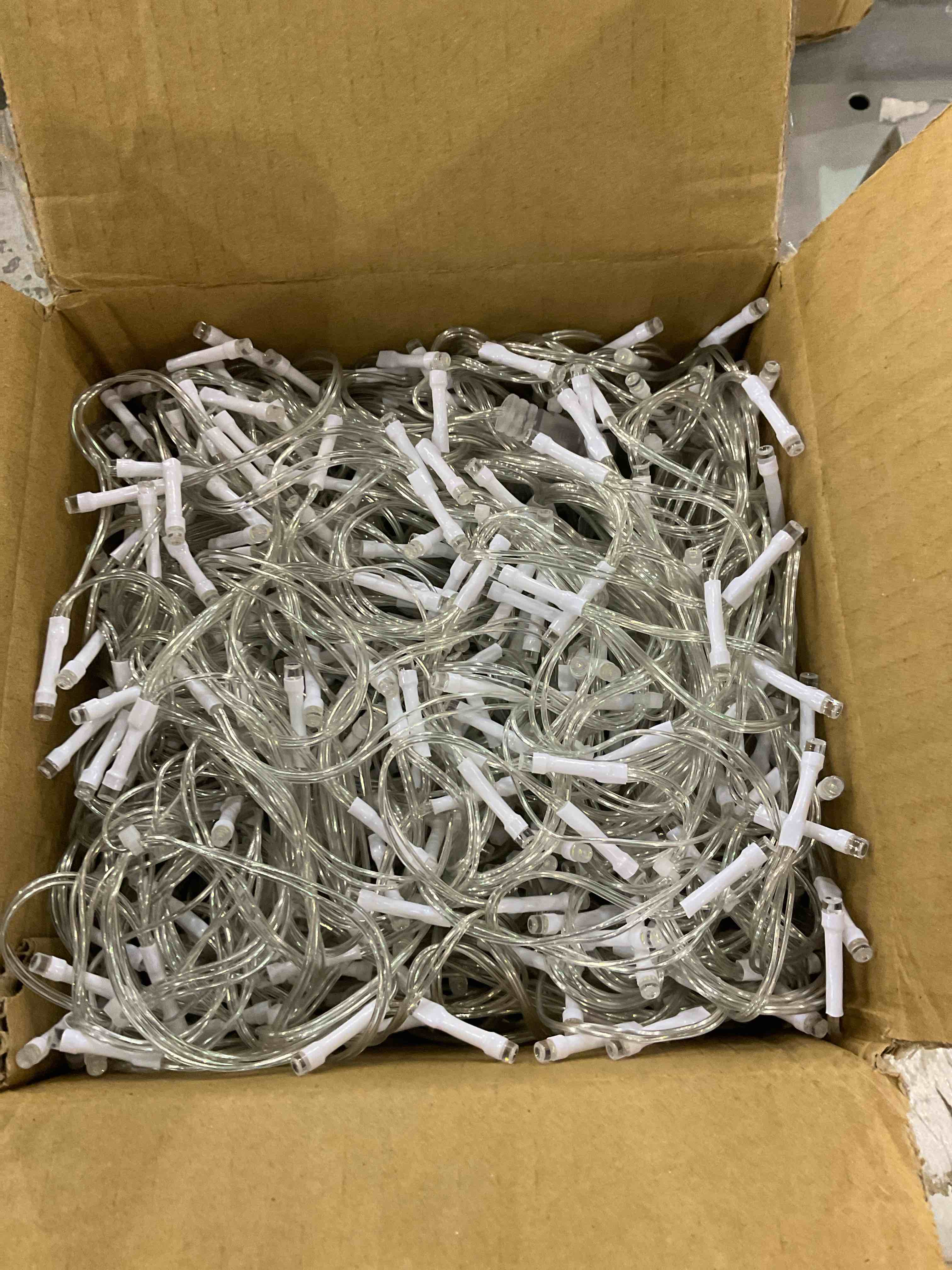 https://s3.amazonaws.com/lotting-images-prod/bidfta/EXS00937729_1704716613341.jpeg
