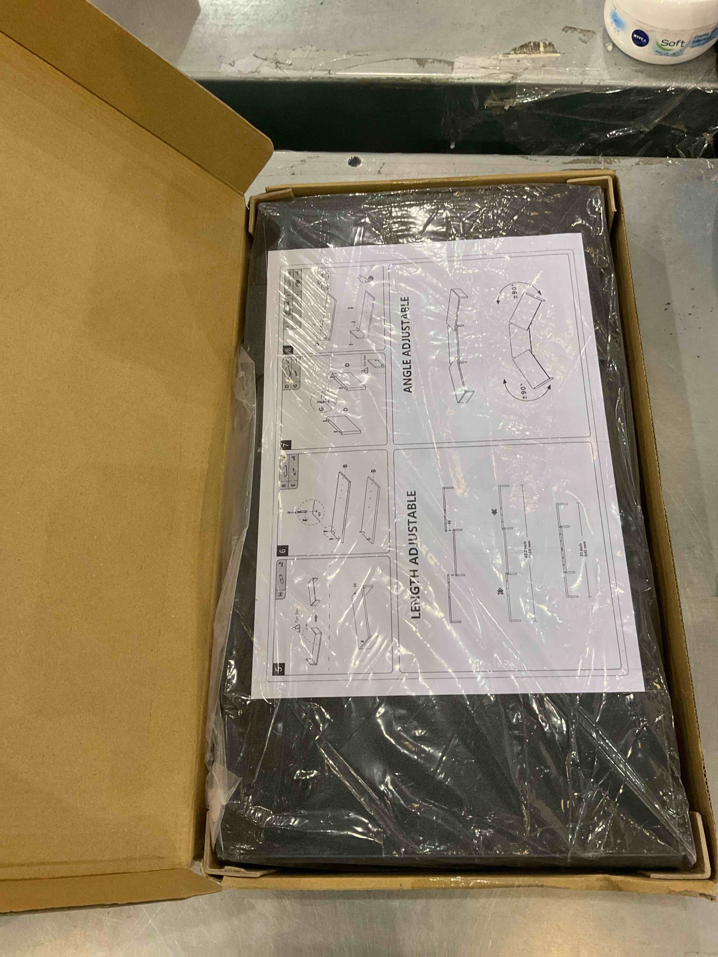 https://s3.amazonaws.com/lotting-images-prod/bidfta/EXS00939020_1699628954610.jpeg