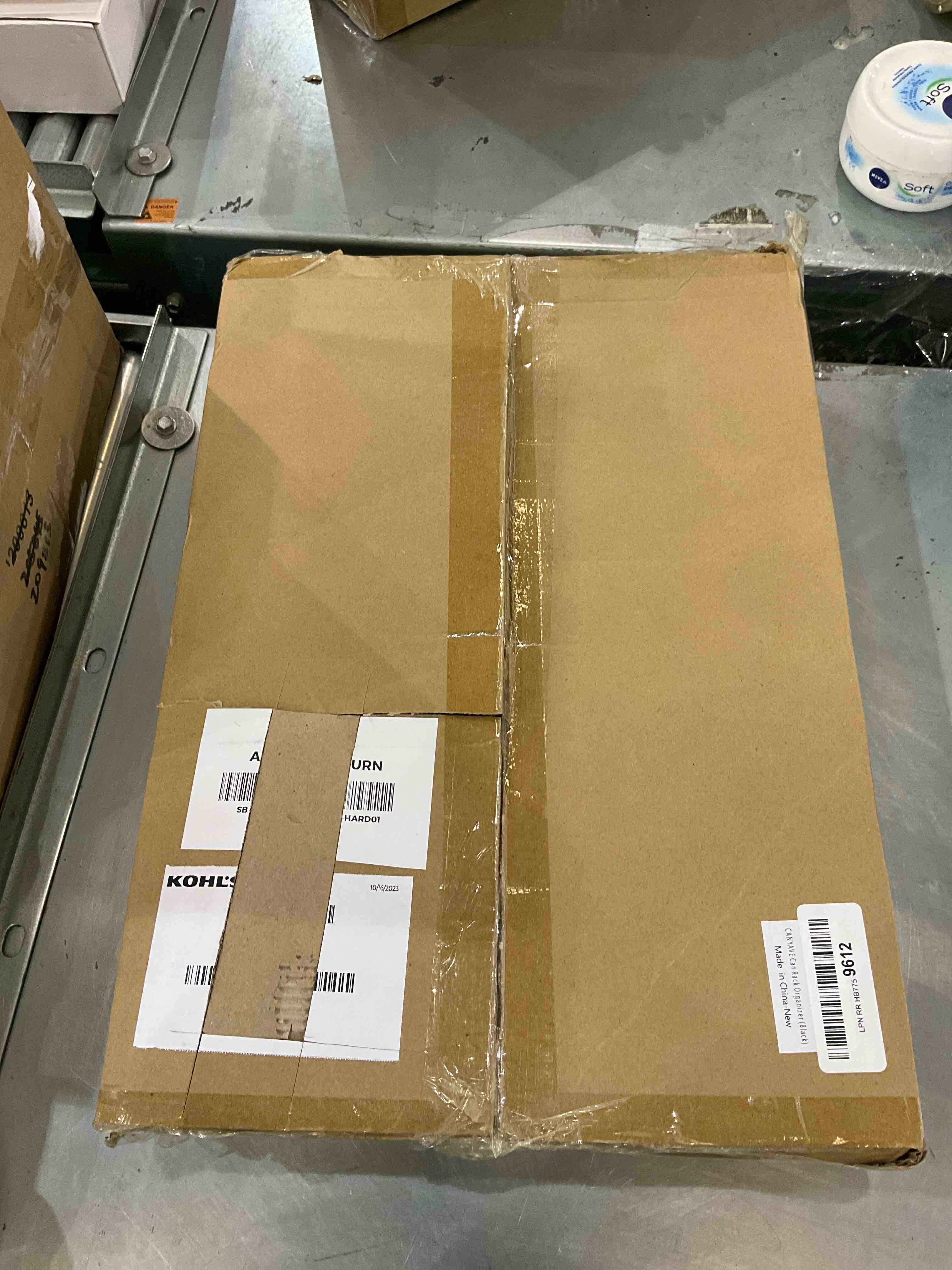 https://s3.amazonaws.com/lotting-images-prod/bidfta/EXS00939049_1699630935866.jpeg