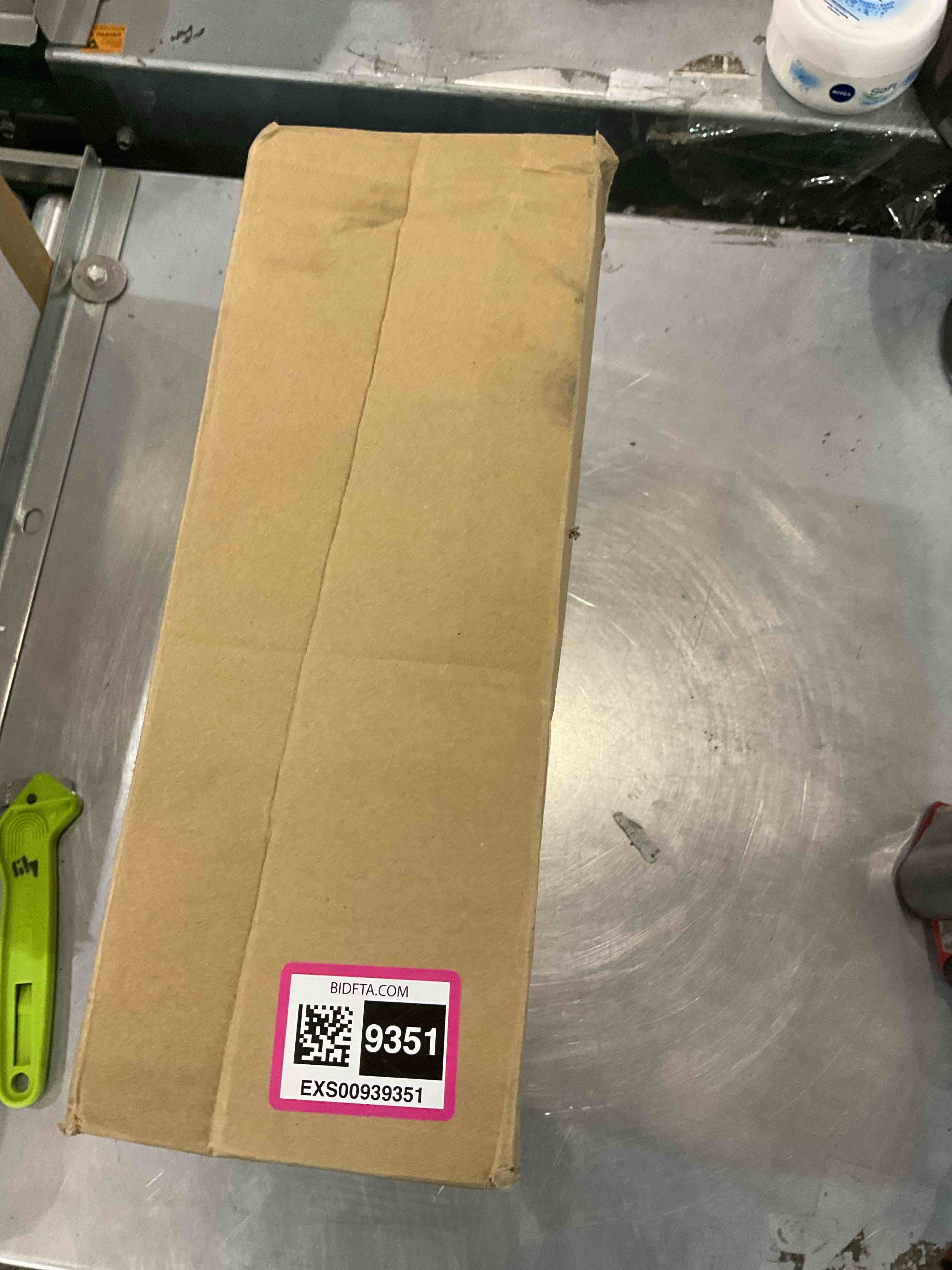 https://s3.amazonaws.com/lotting-images-prod/bidfta/EXS00939351_1699969622589.jpeg