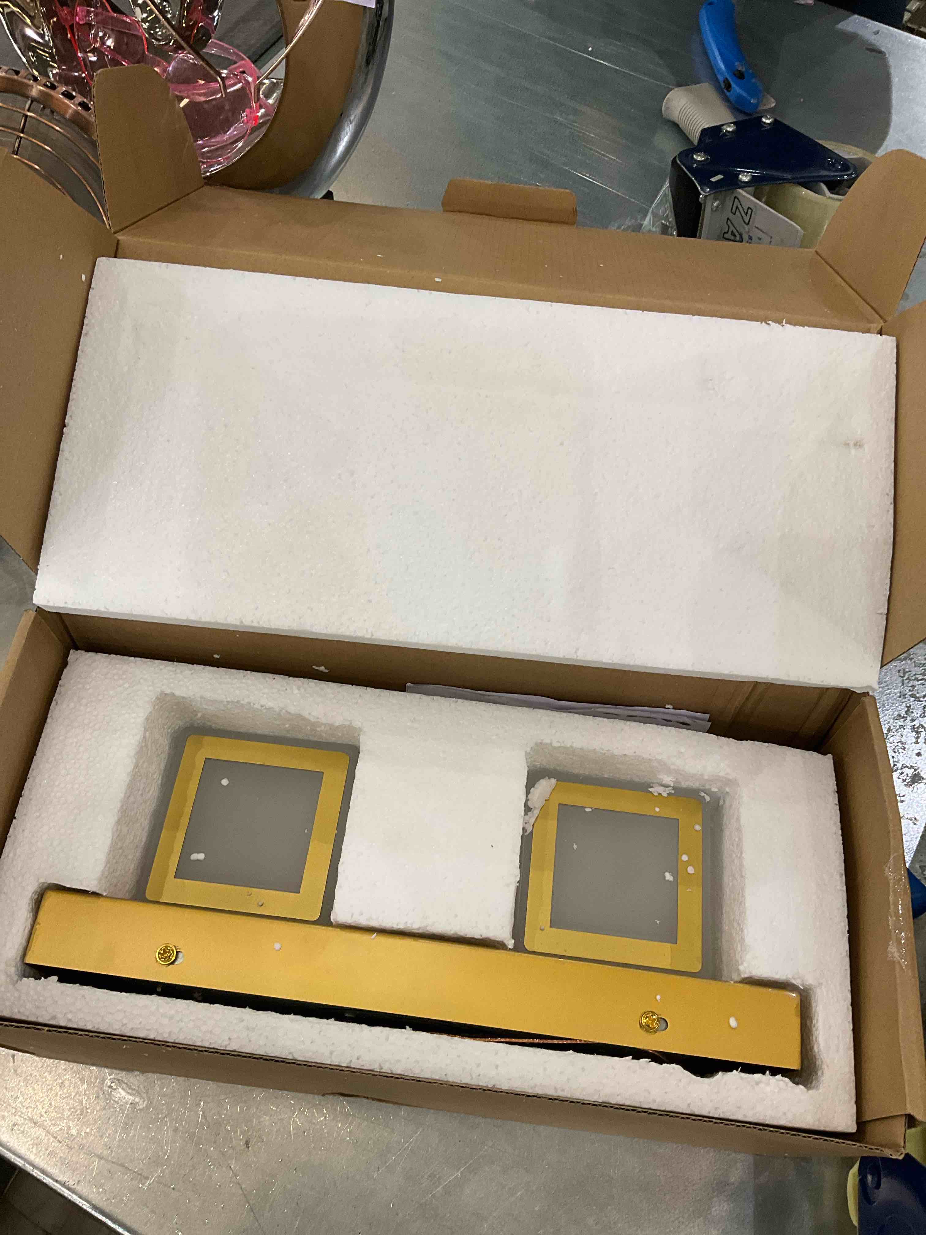 https://s3.amazonaws.com/lotting-images-prod/bidfta/EXS00939933_1700497757045.jpeg