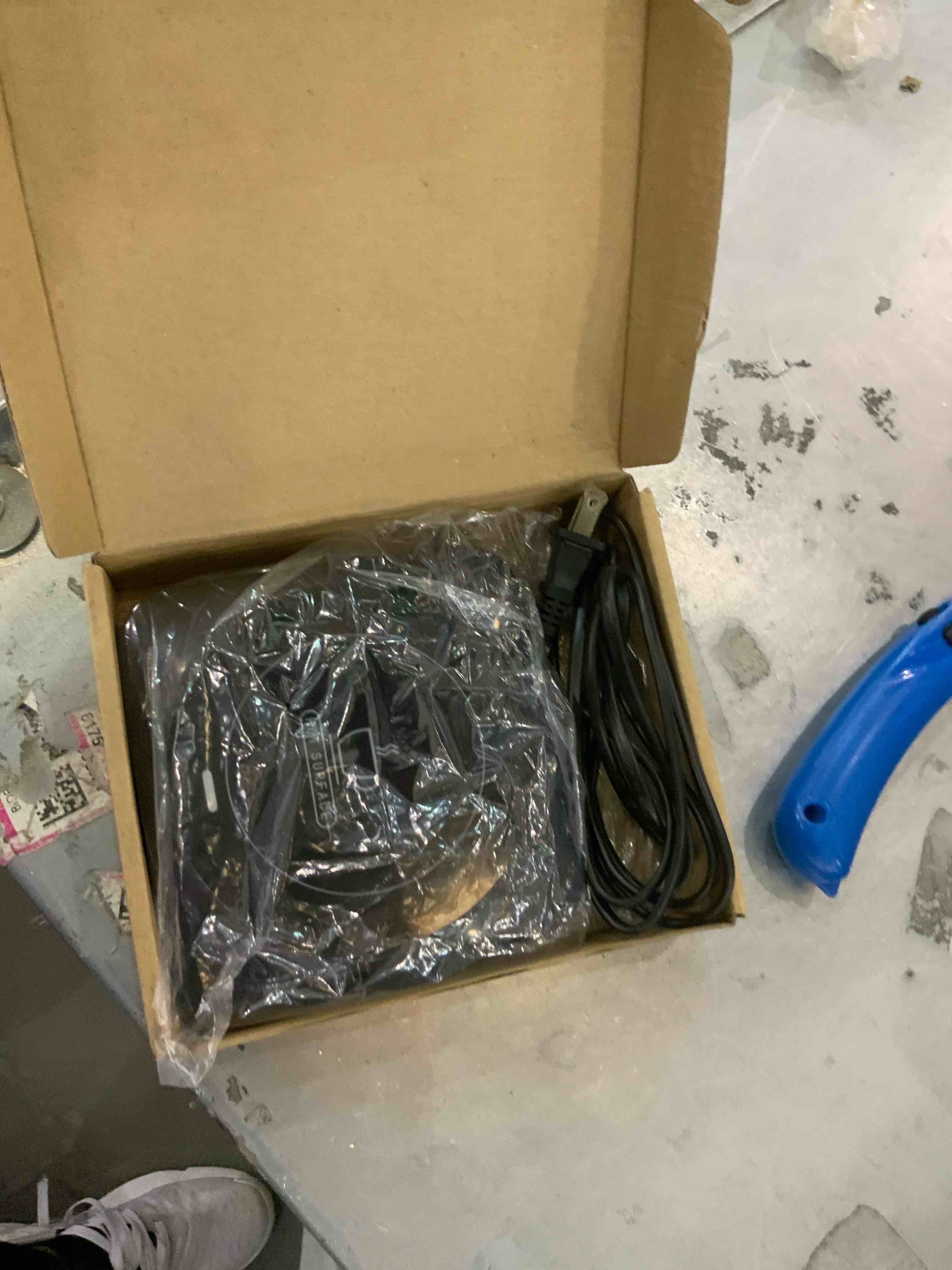 https://s3.amazonaws.com/lotting-images-prod/bidfta/EXS00940595_1702929958981.jpeg