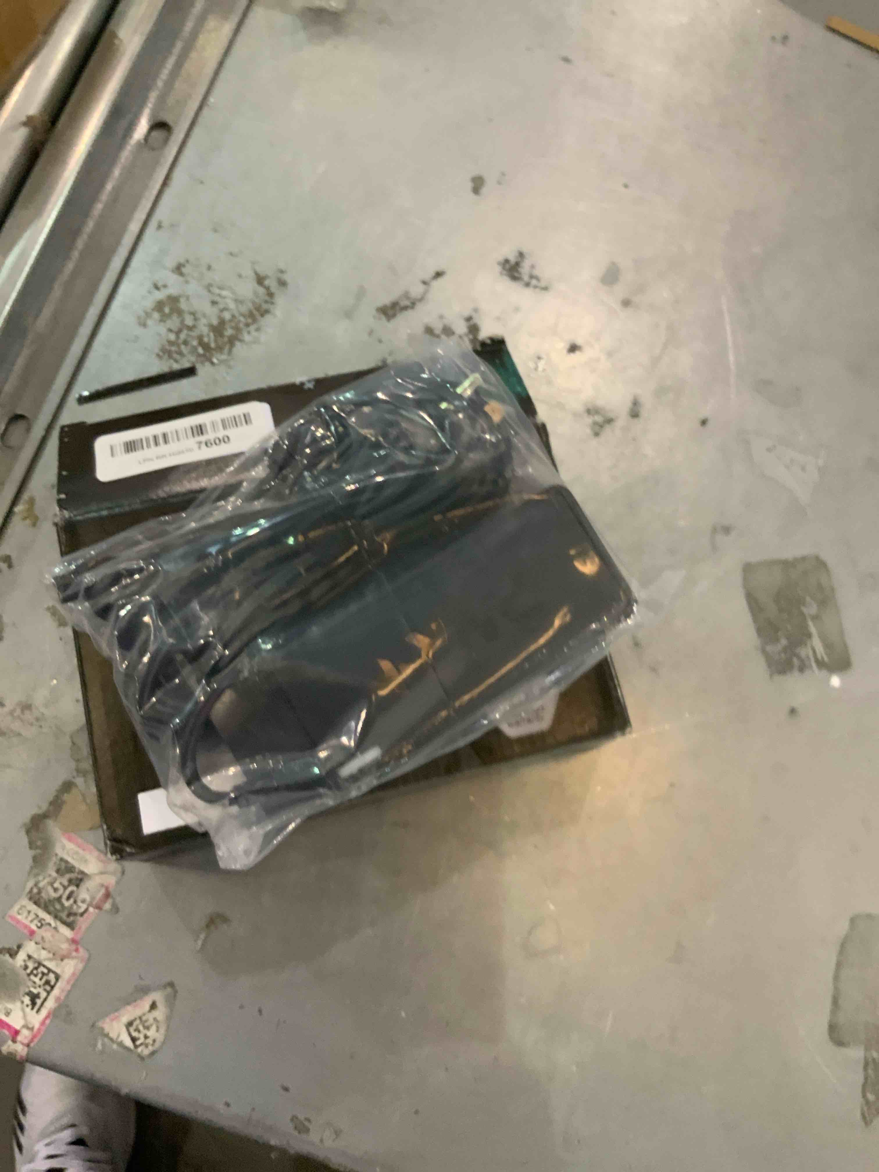https://s3.amazonaws.com/lotting-images-prod/bidfta/EXS00940596_1702930013770.jpeg