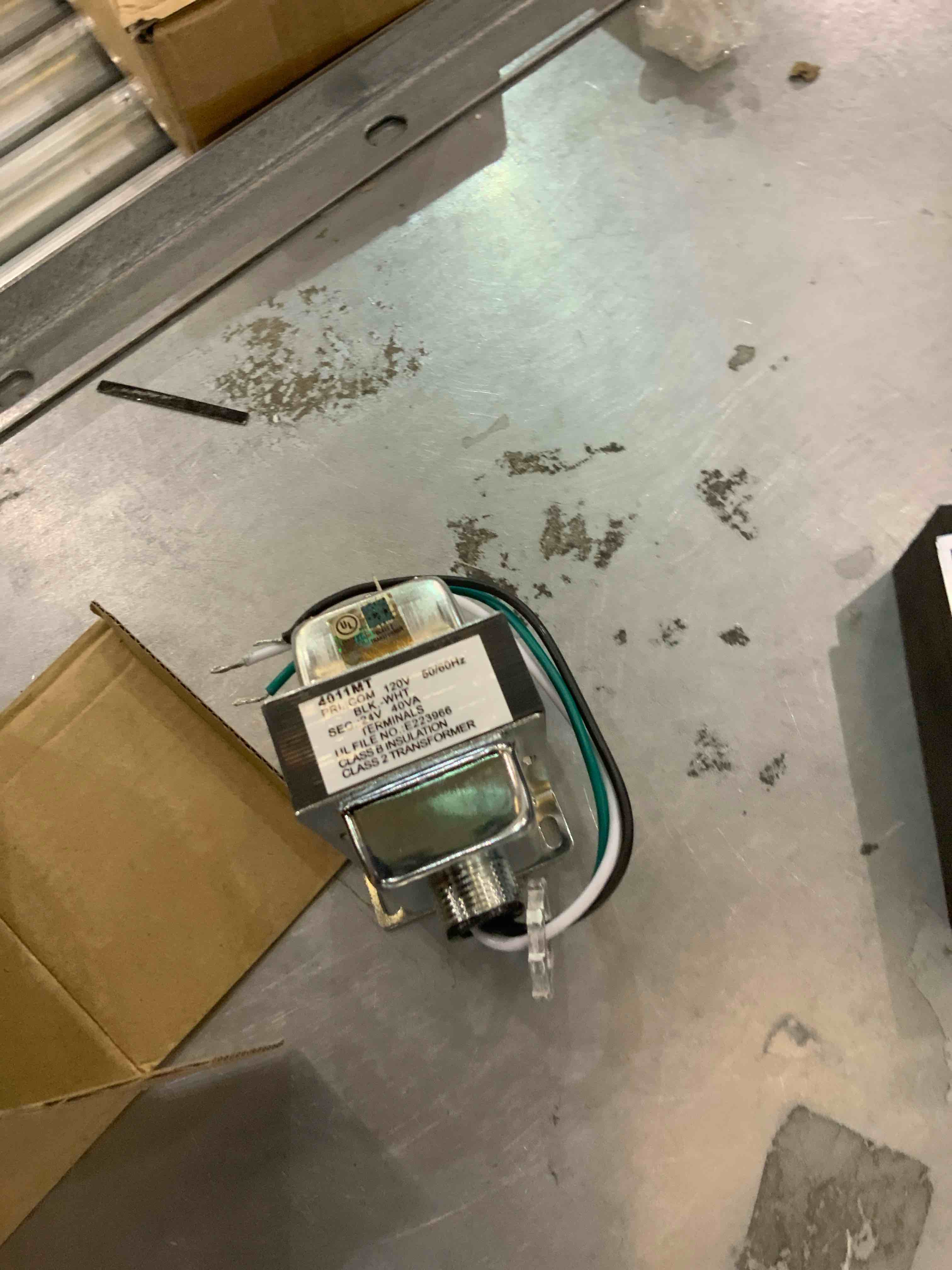 https://s3.amazonaws.com/lotting-images-prod/bidfta/EXS00940597_1702930061712.jpeg