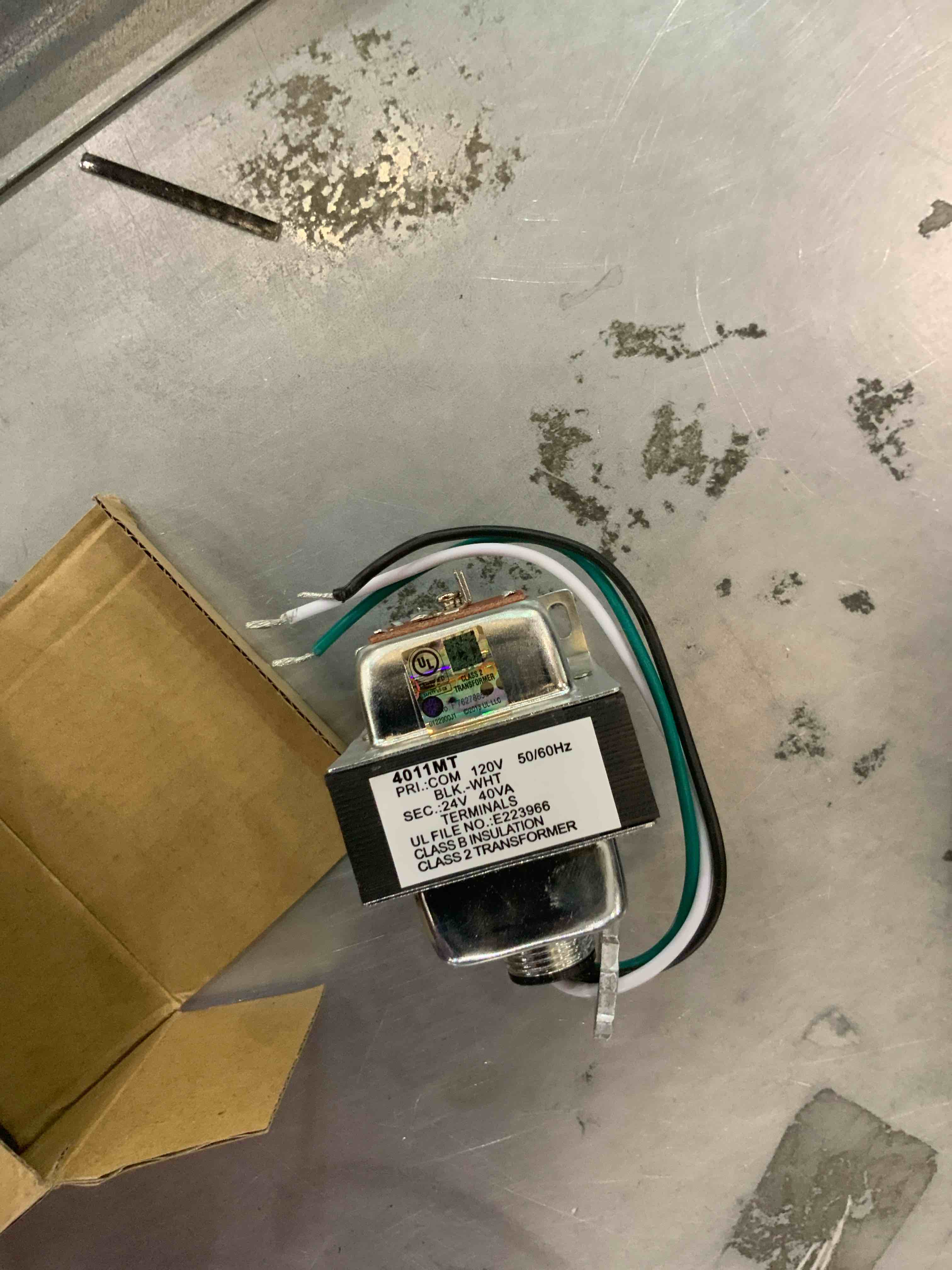 https://s3.amazonaws.com/lotting-images-prod/bidfta/EXS00940597_1702930062769.jpeg