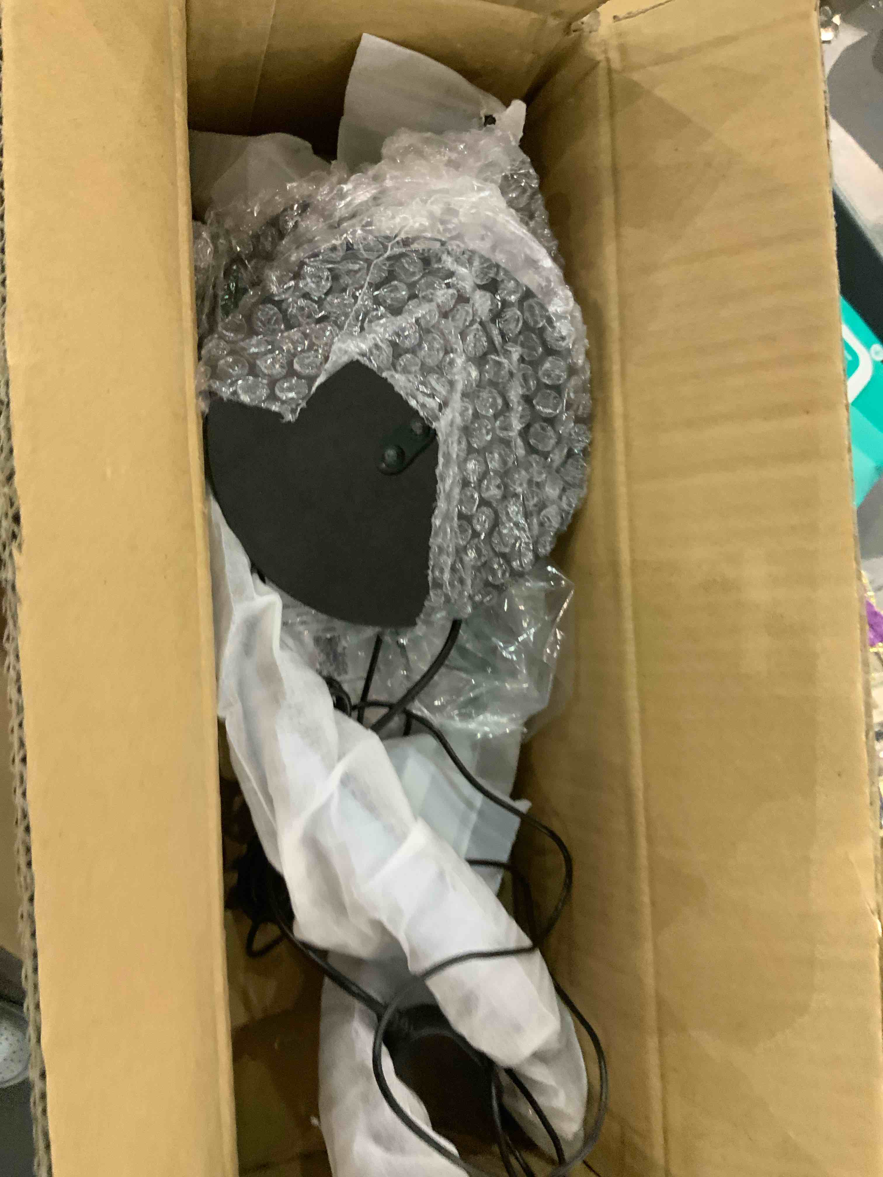 https://s3.amazonaws.com/lotting-images-prod/bidfta/EXS00940635_1702991815189.jpeg