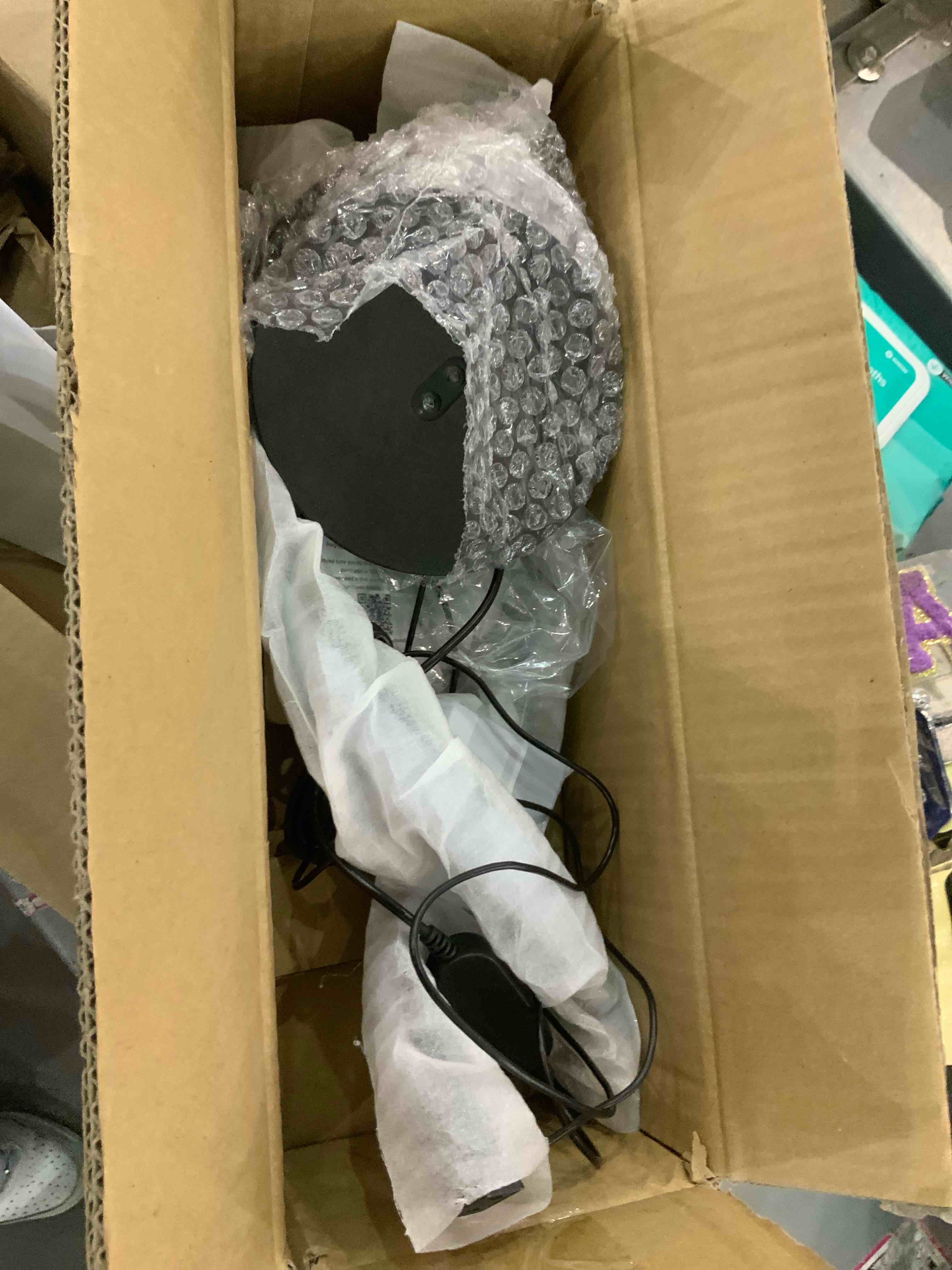 https://s3.amazonaws.com/lotting-images-prod/bidfta/EXS00940635_1702991816387.jpeg