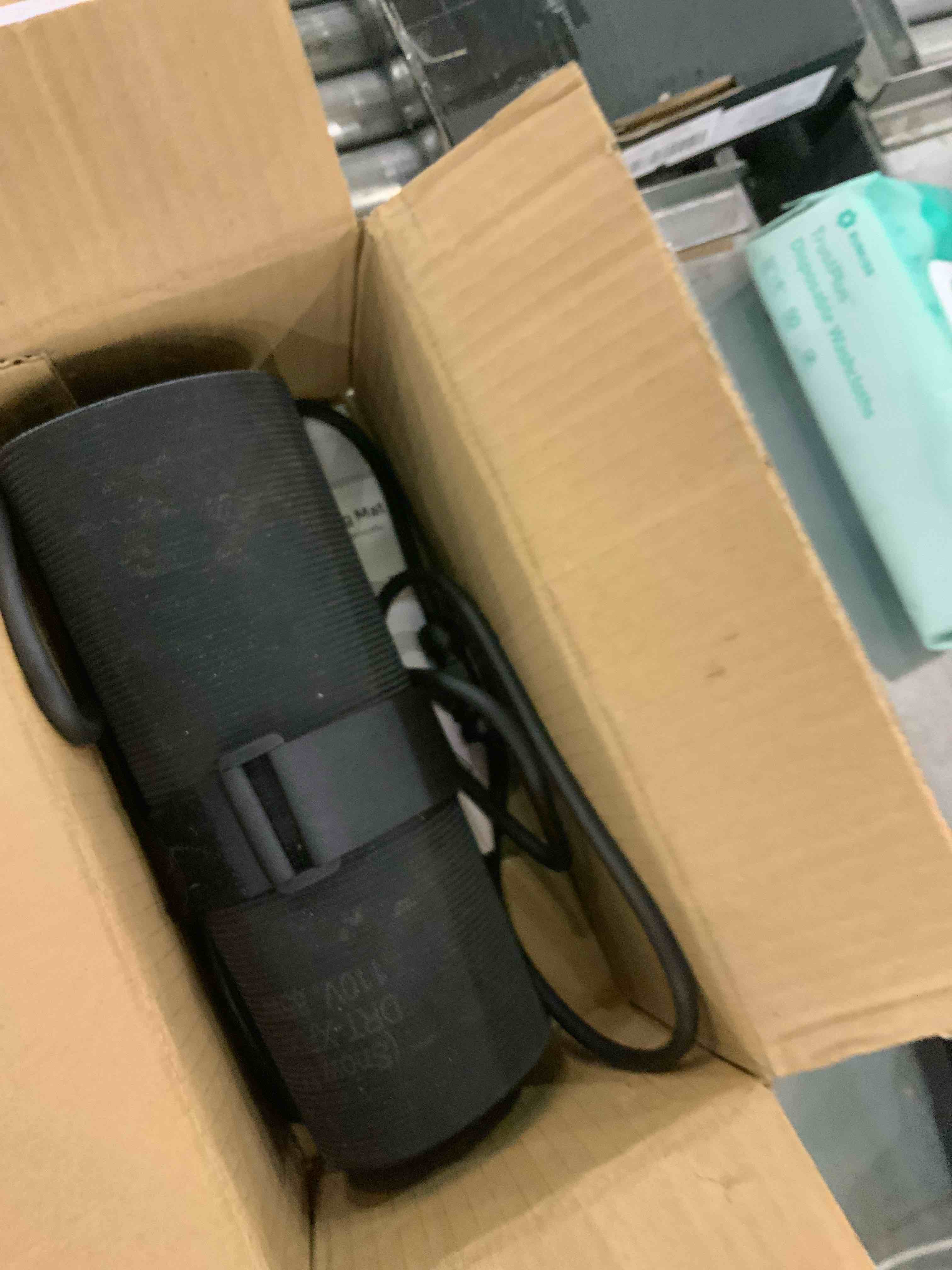 https://s3.amazonaws.com/lotting-images-prod/bidfta/EXS00940664_1702998227748.jpeg