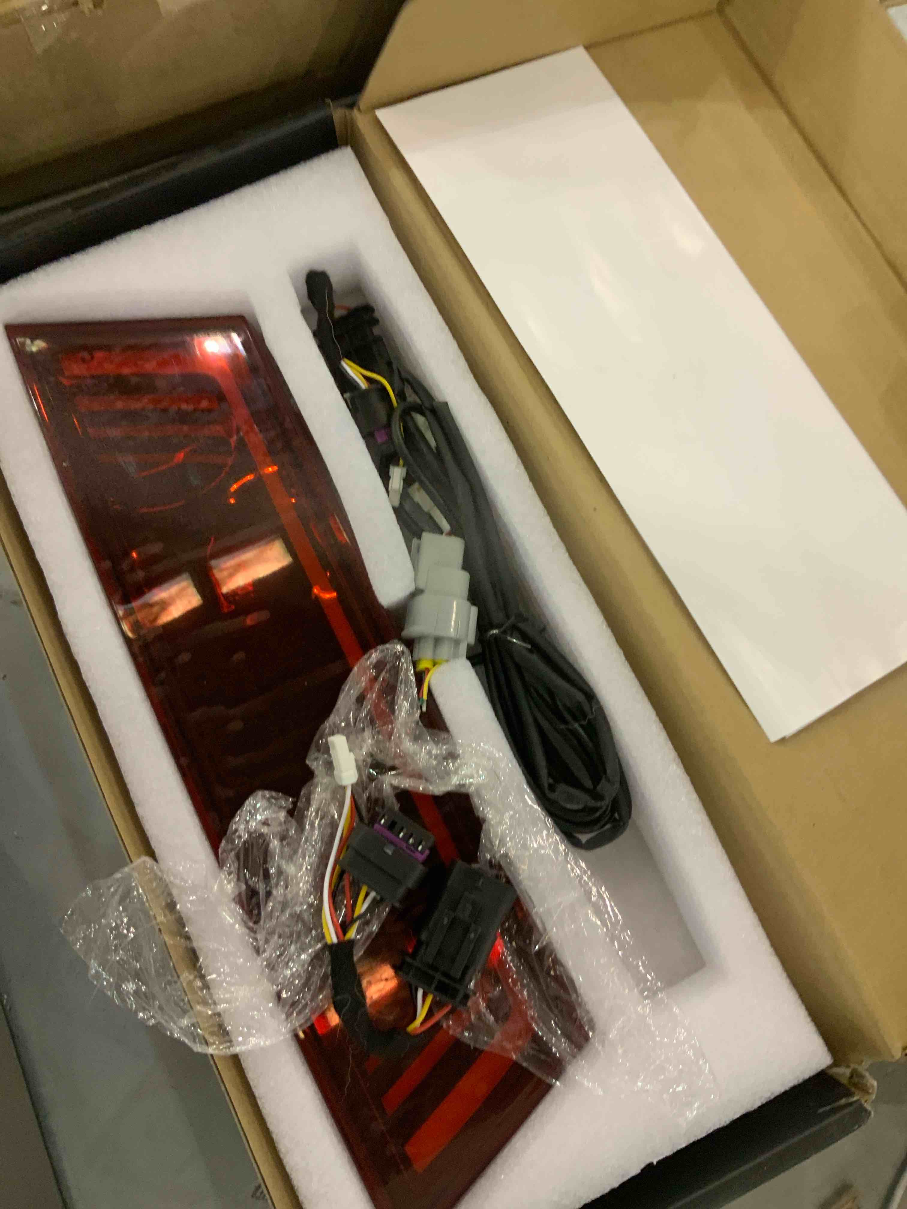 https://s3.amazonaws.com/lotting-images-prod/bidfta/EXS00940666_1702998581726.jpeg