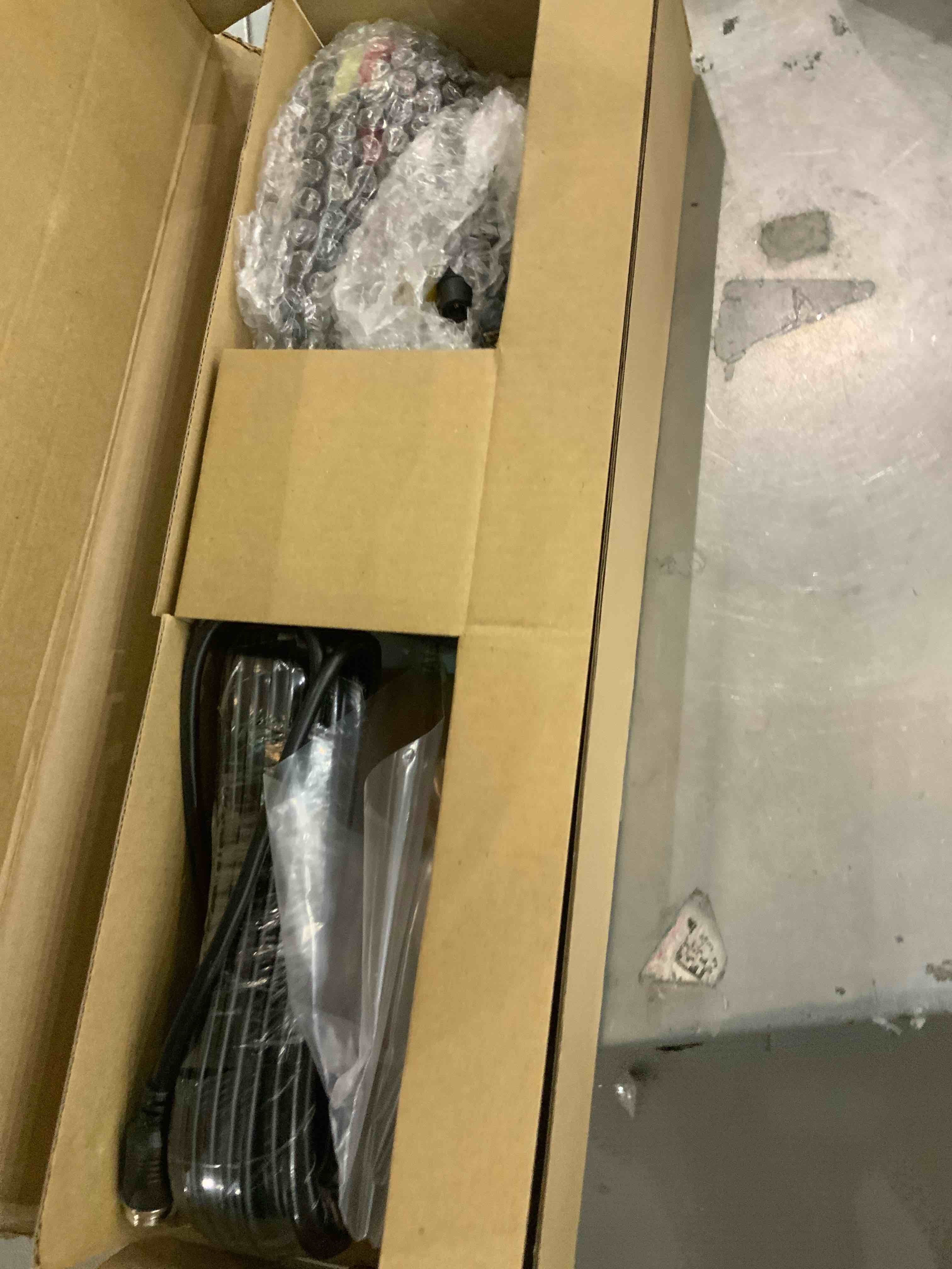 https://s3.amazonaws.com/lotting-images-prod/bidfta/EXS00940958_1703174862128.jpeg