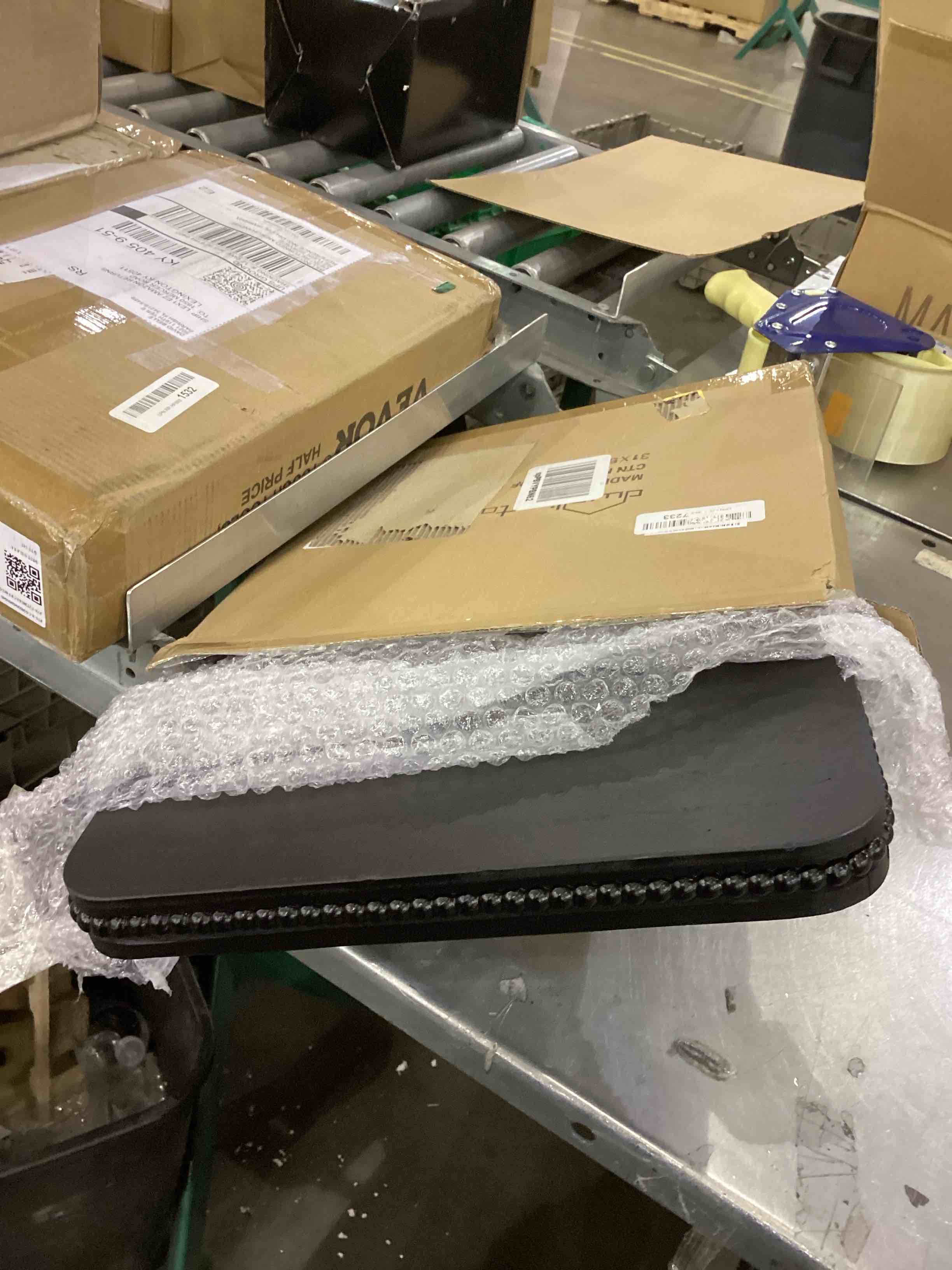 https://s3.amazonaws.com/lotting-images-prod/bidfta/EXS00942090_1703101410012.jpeg