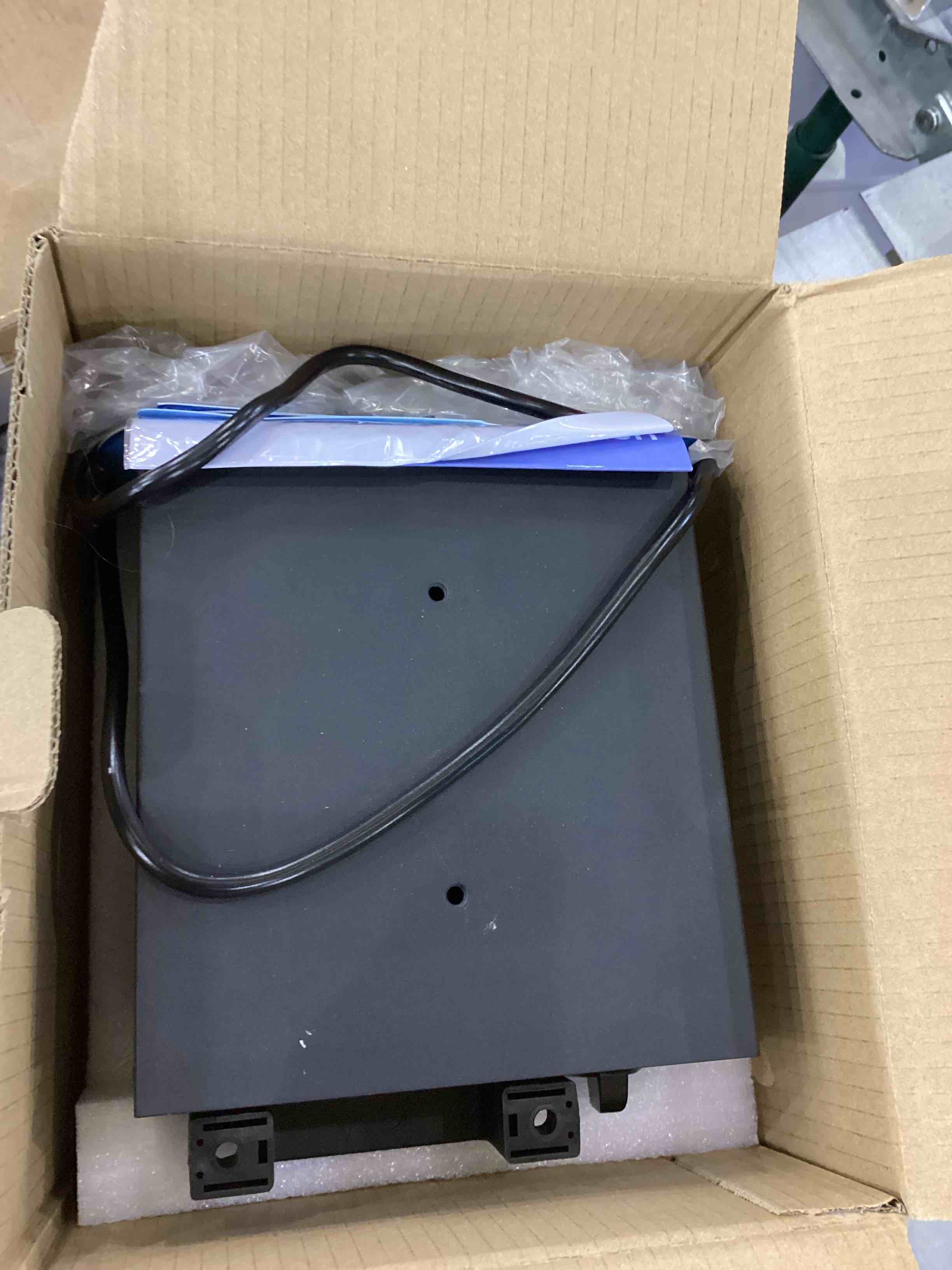 https://s3.amazonaws.com/lotting-images-prod/bidfta/EXS00942165_1703171910103.jpeg