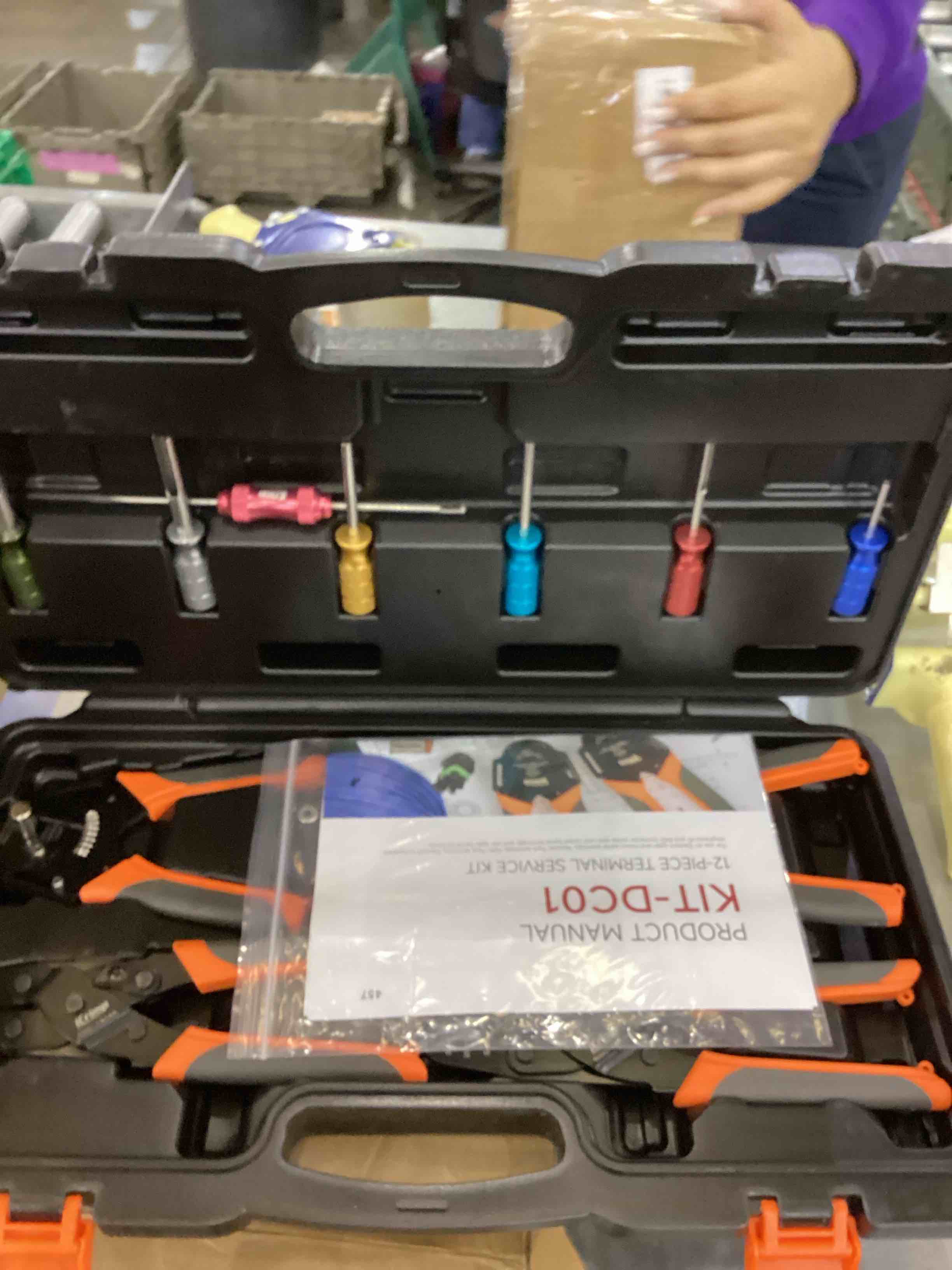 https://s3.amazonaws.com/lotting-images-prod/bidfta/EXS00942183_1703174325309.jpeg
