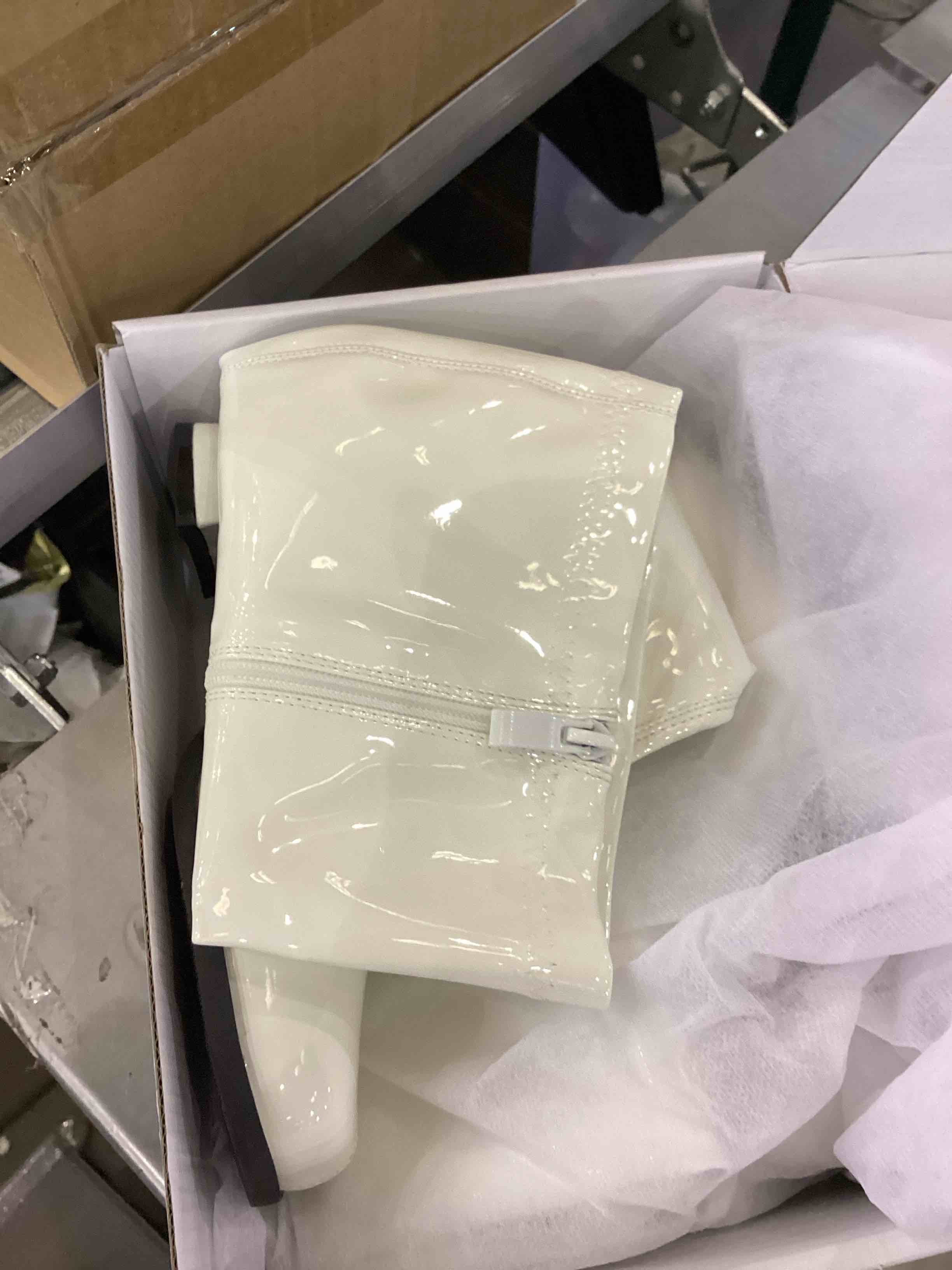 https://s3.amazonaws.com/lotting-images-prod/bidfta/EXS00942220_1703182797324.jpeg