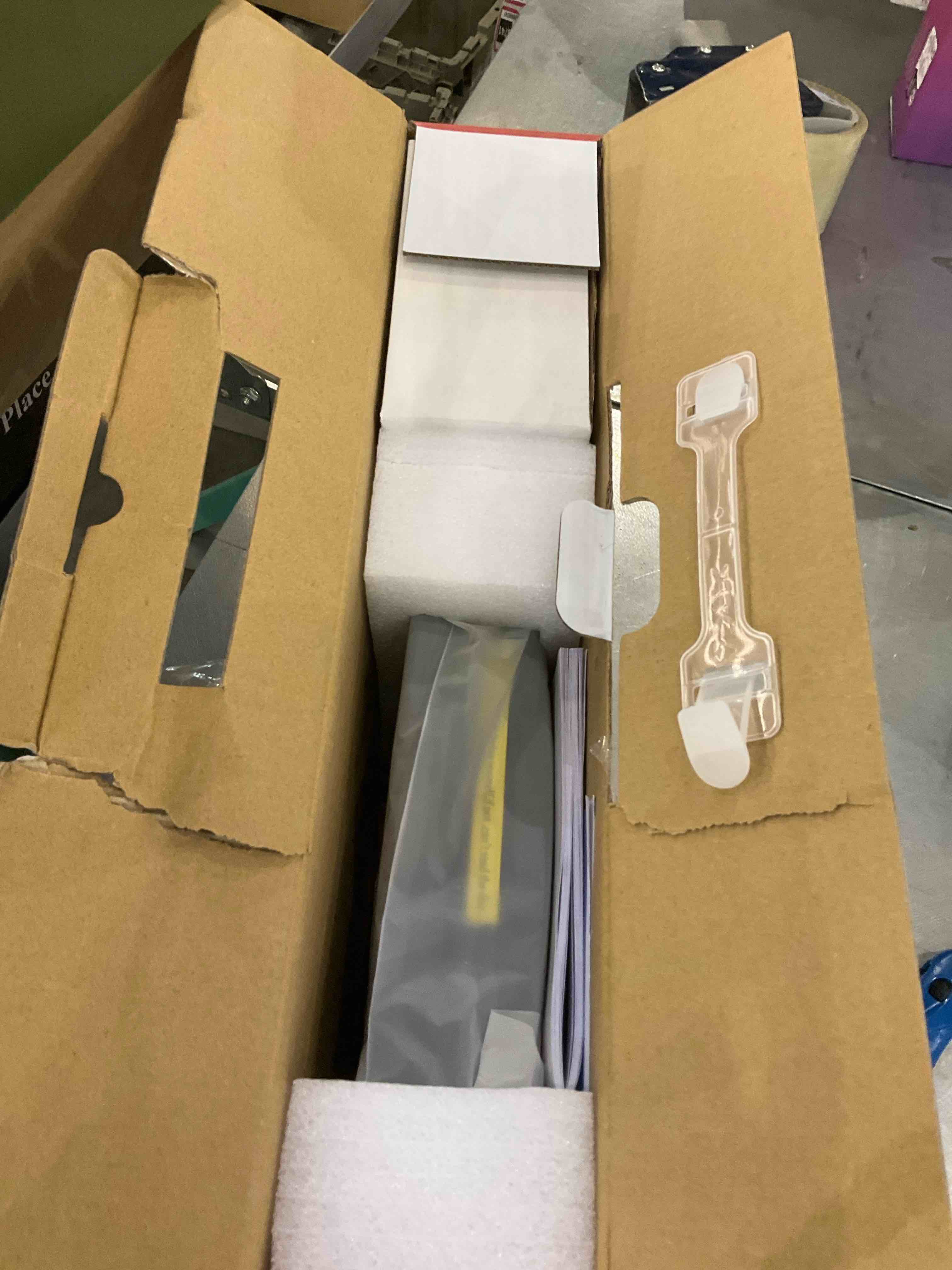 https://s3.amazonaws.com/lotting-images-prod/bidfta/EXS00942532_1703173477747.jpeg