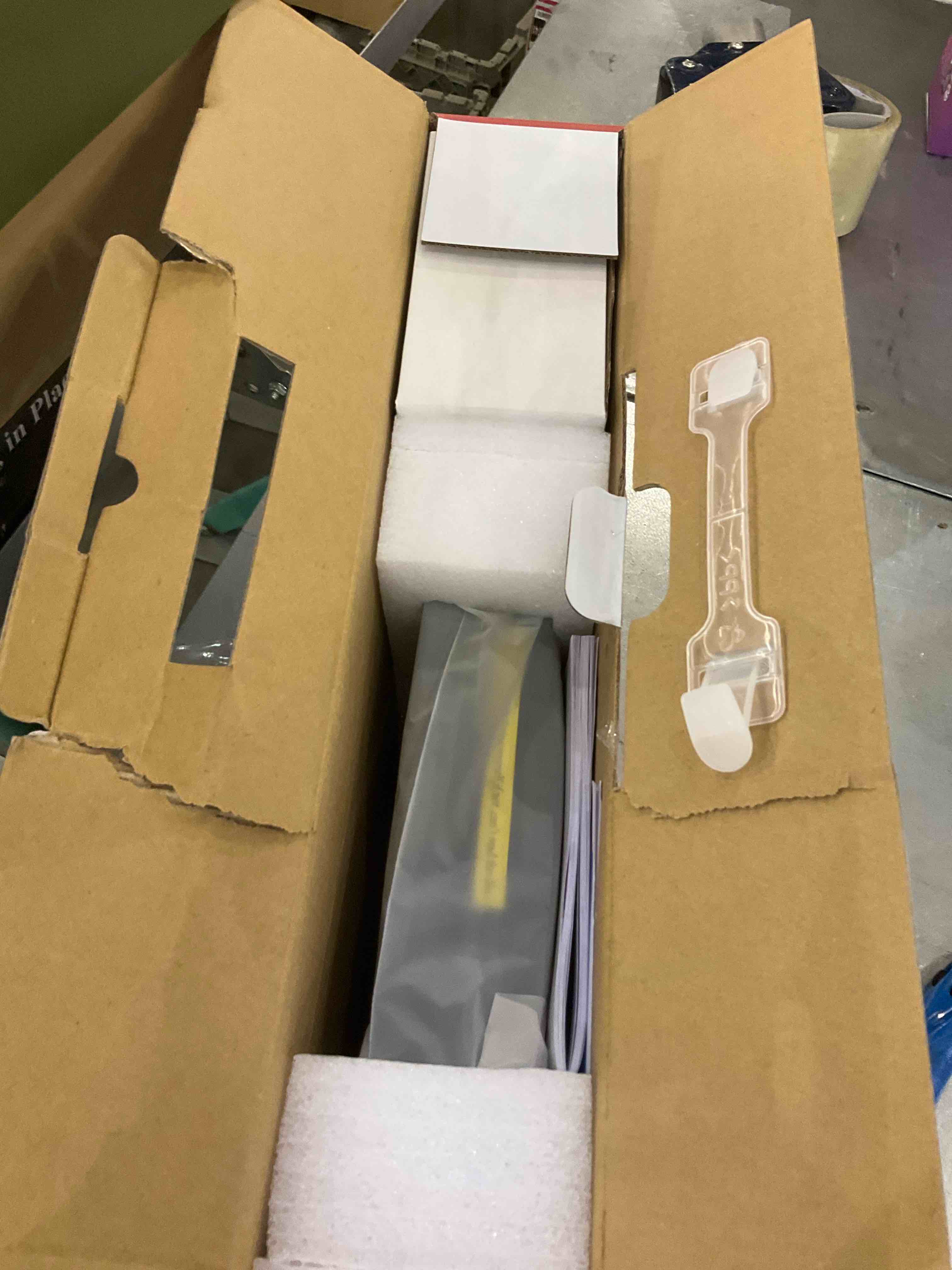 https://s3.amazonaws.com/lotting-images-prod/bidfta/EXS00942532_1703173478758.jpeg
