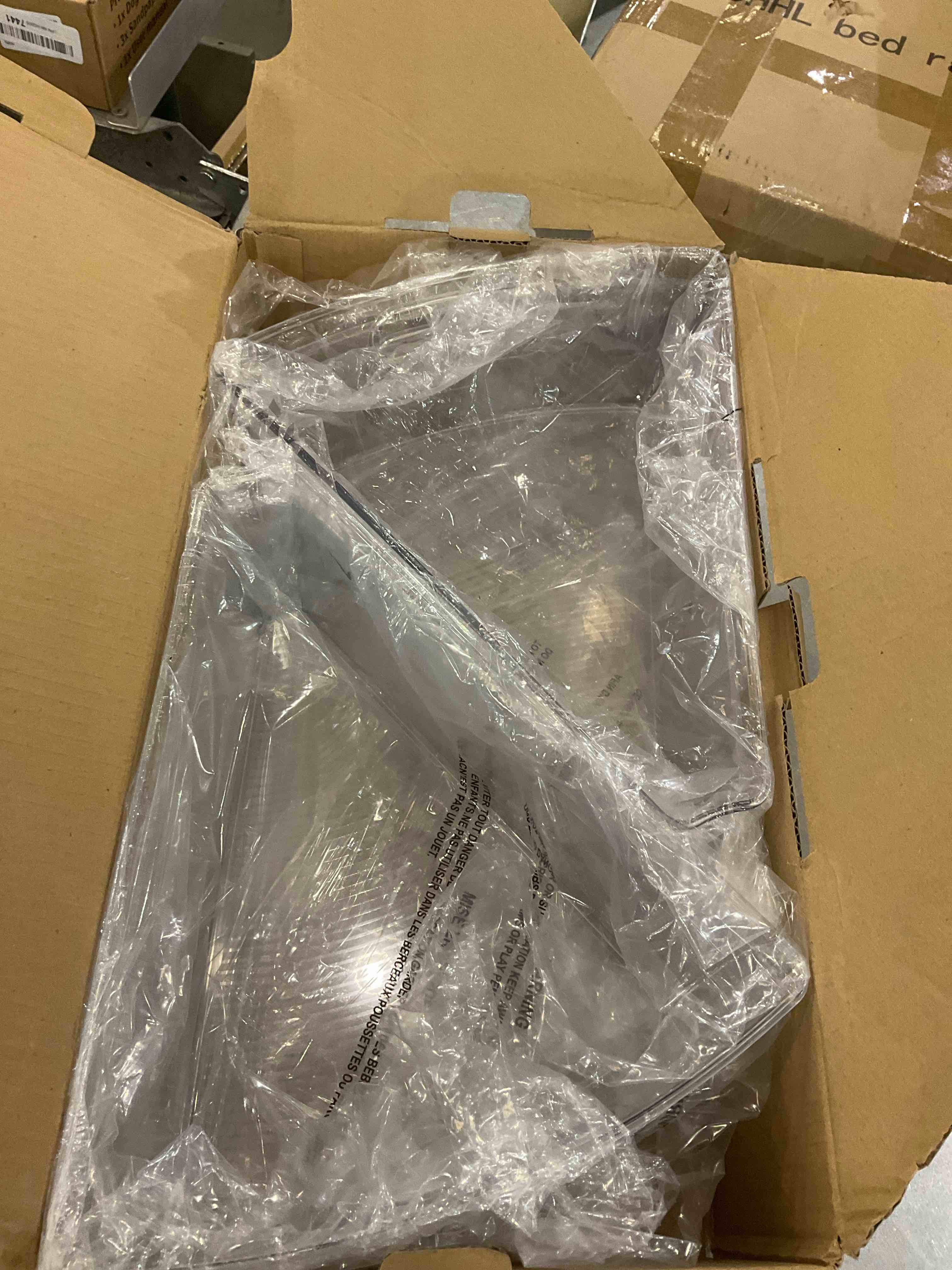 https://s3.amazonaws.com/lotting-images-prod/bidfta/EXS00942533_1703182738982.jpeg
