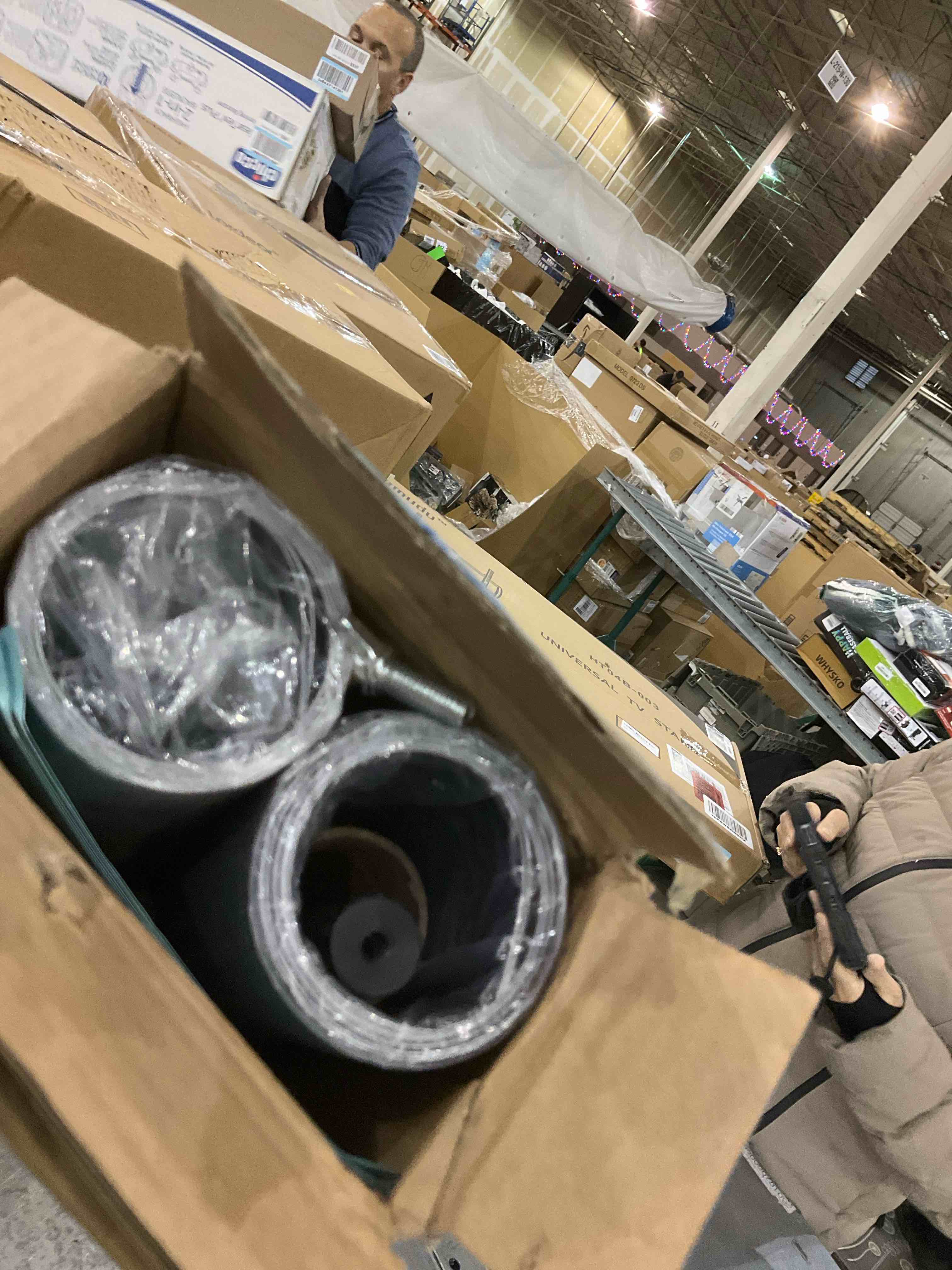 https://s3.amazonaws.com/lotting-images-prod/bidfta/EXS00942621_1703251246044.jpeg