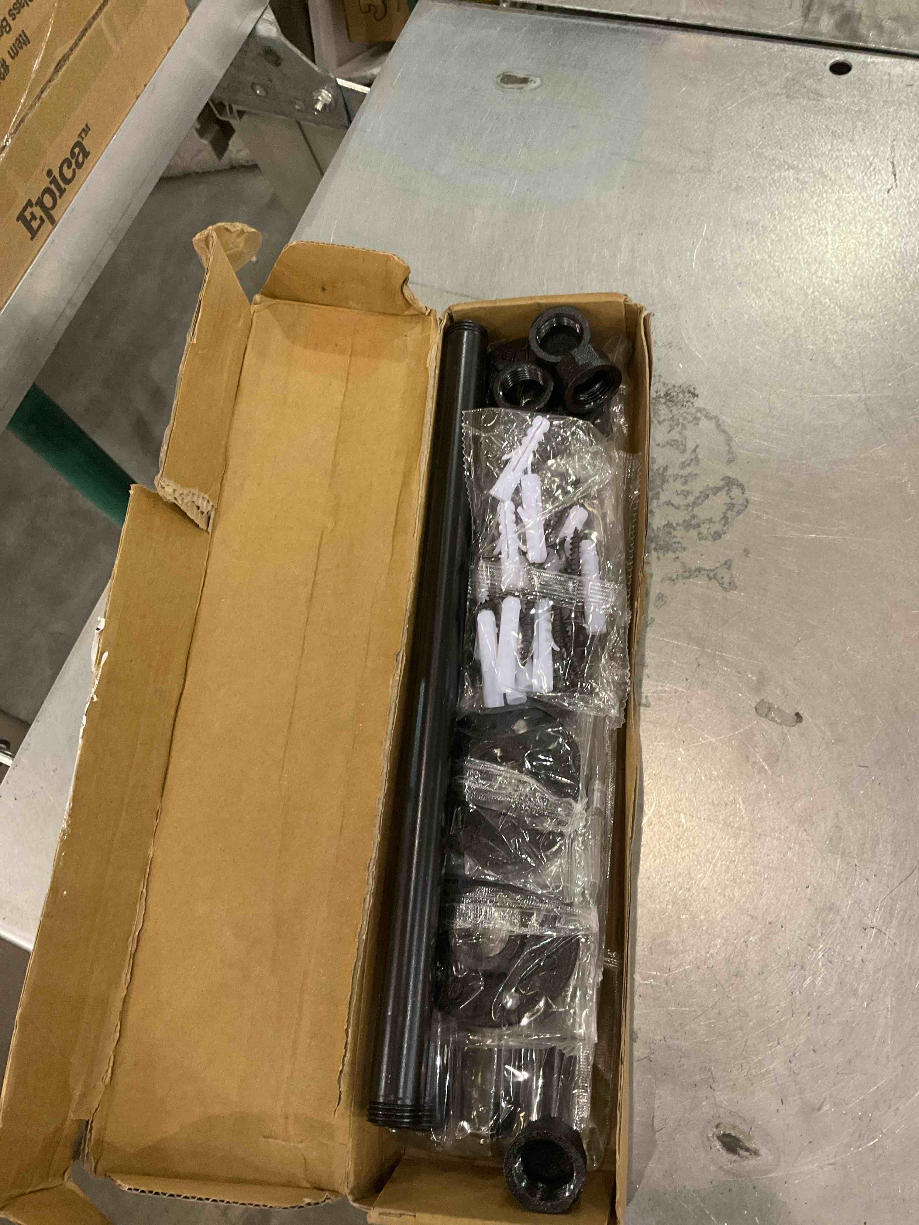 https://s3.amazonaws.com/lotting-images-prod/bidfta/EXS00942854_1703690326978.jpeg