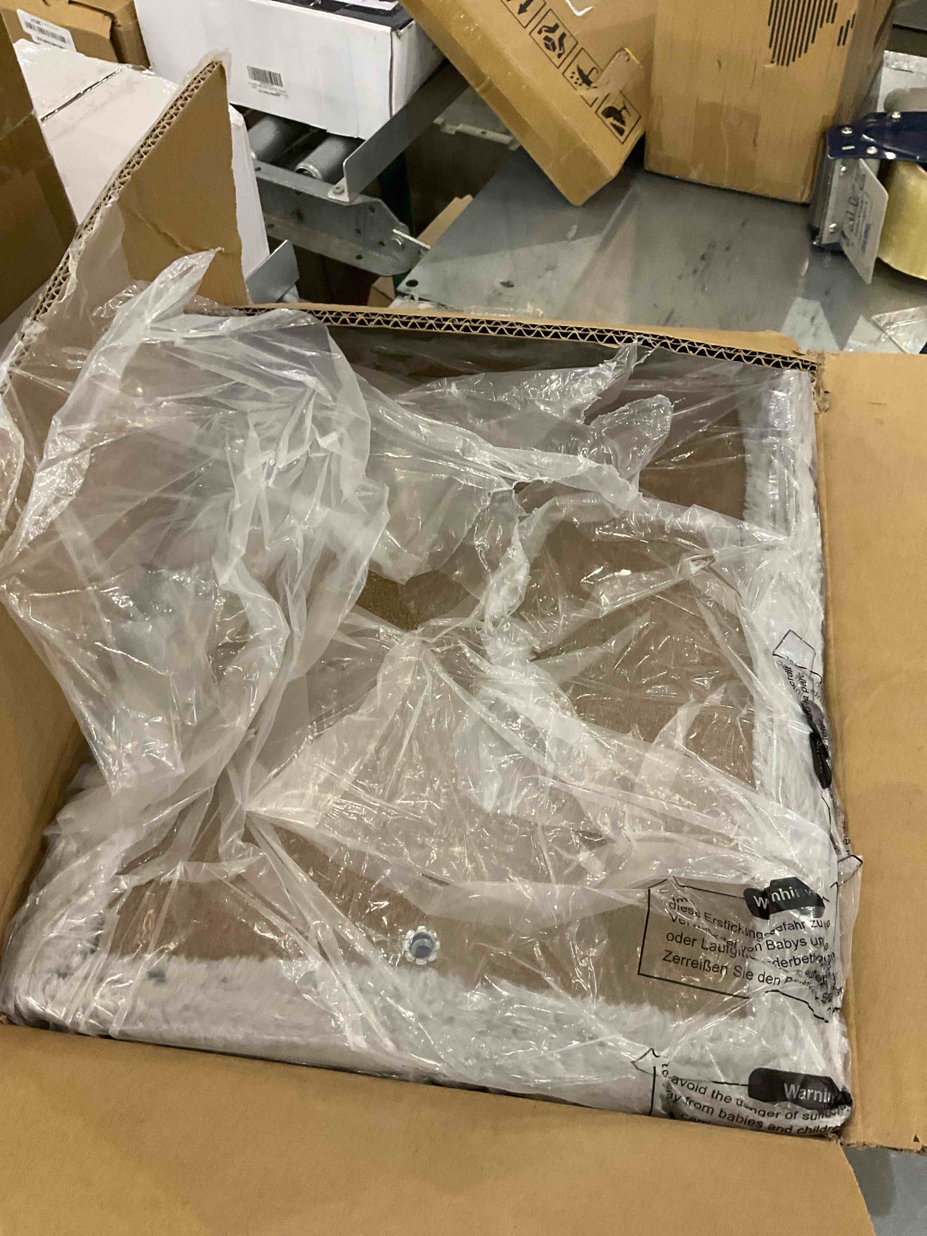 https://s3.amazonaws.com/lotting-images-prod/bidfta/EXS00942900_1703694987694.jpeg