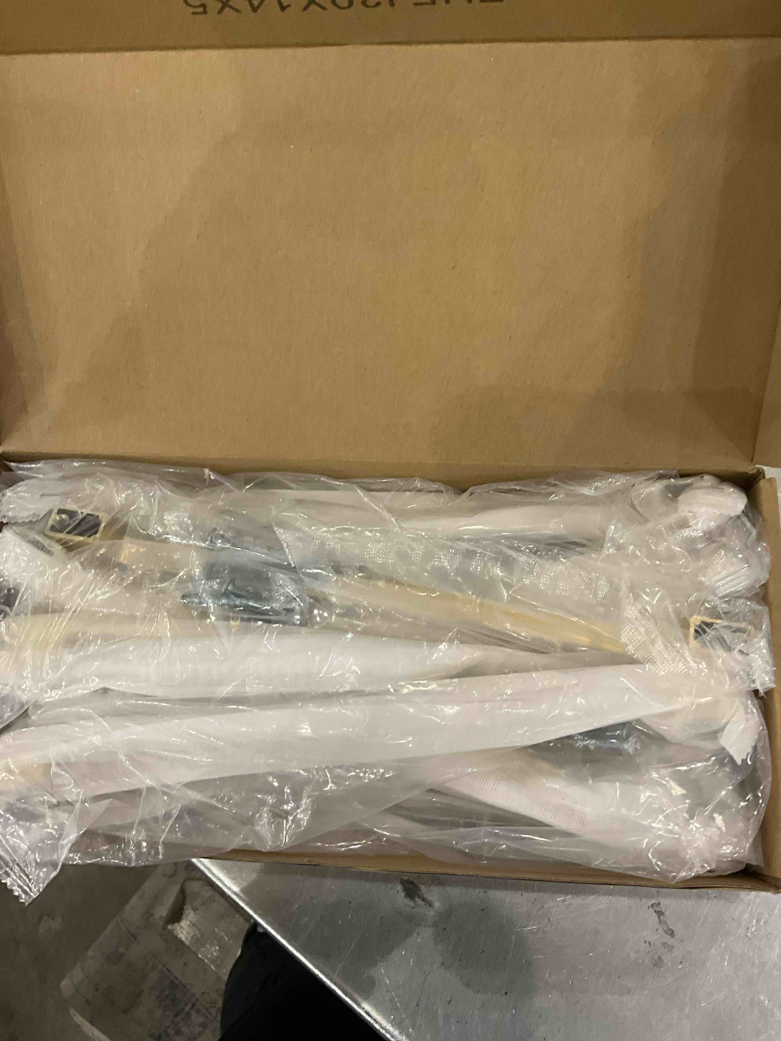 https://s3.amazonaws.com/lotting-images-prod/bidfta/EXS00942934_1703700949832.jpeg