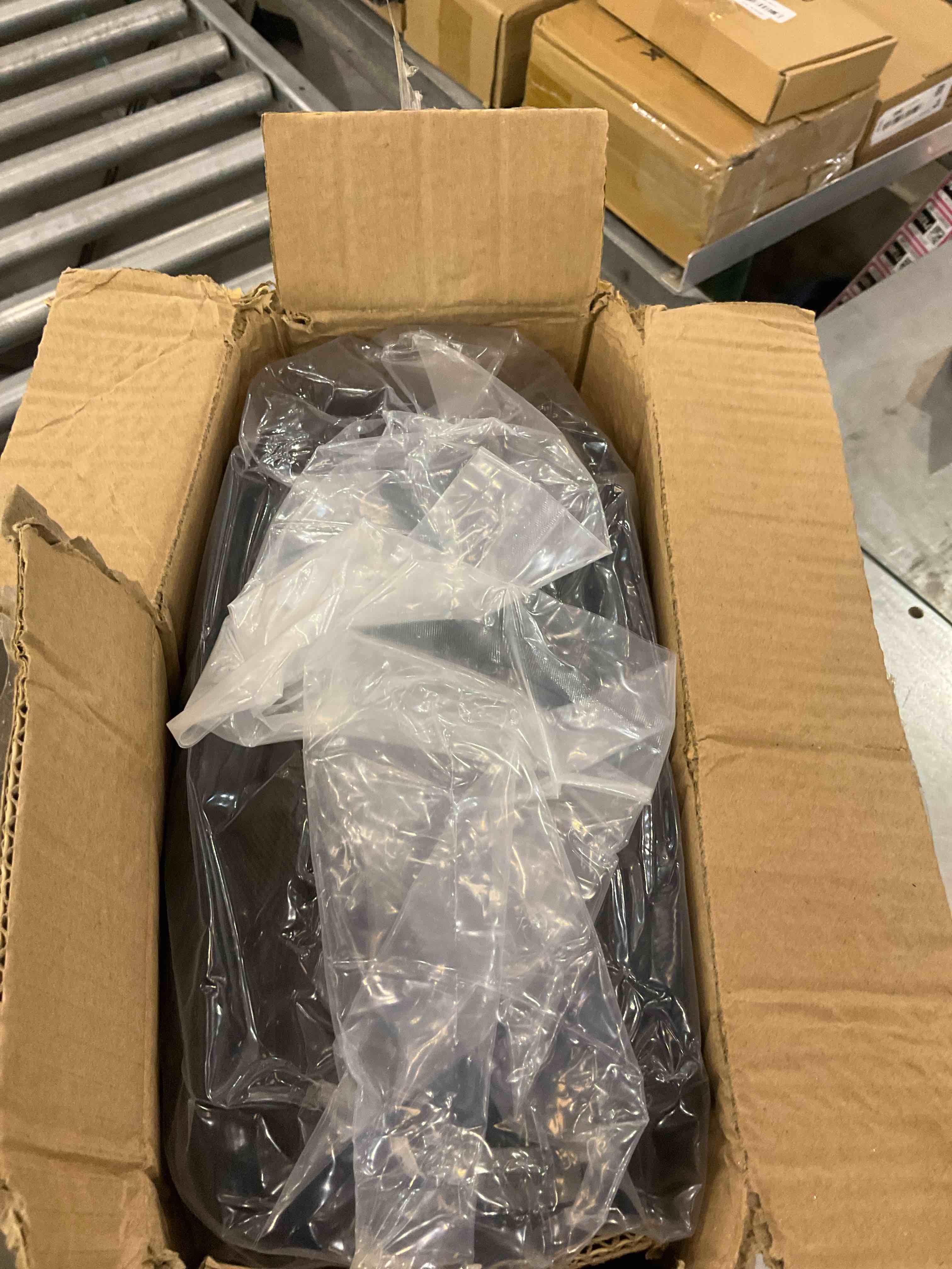 https://s3.amazonaws.com/lotting-images-prod/bidfta/EXS00942971_1703706750707.jpeg