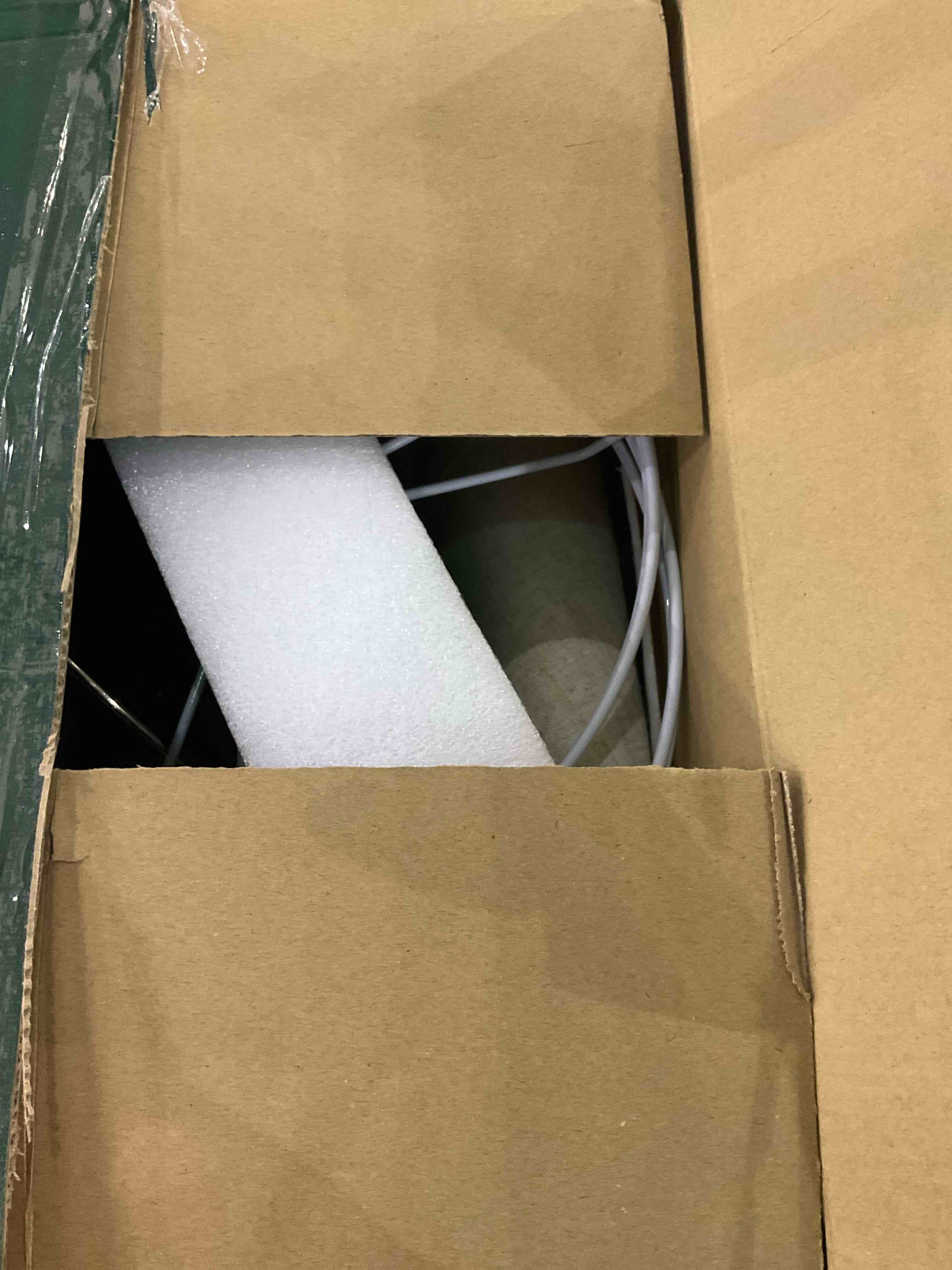 https://s3.amazonaws.com/lotting-images-prod/bidfta/EXS00943074_1702992401471.jpeg