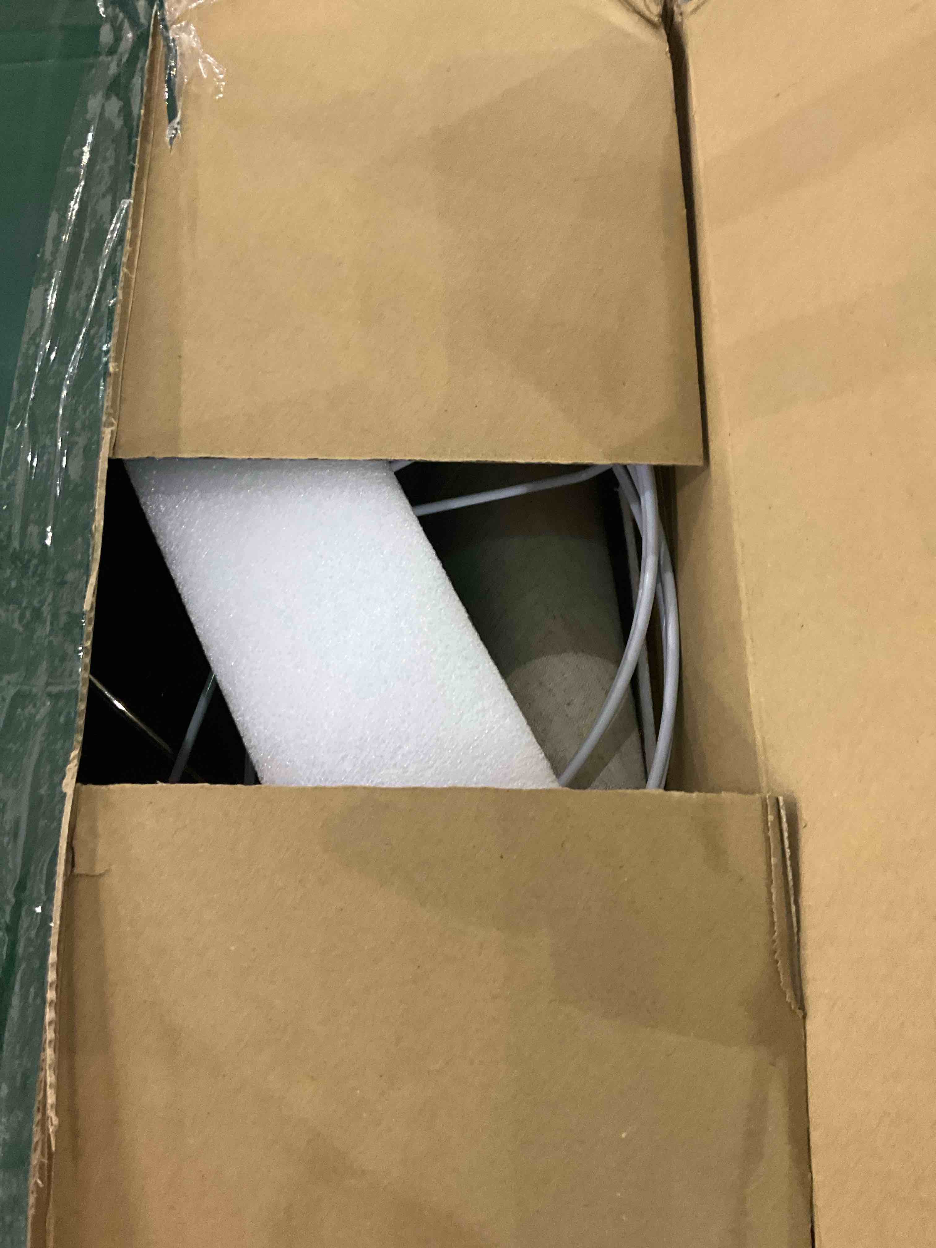 https://s3.amazonaws.com/lotting-images-prod/bidfta/EXS00943074_1702992404207.jpeg