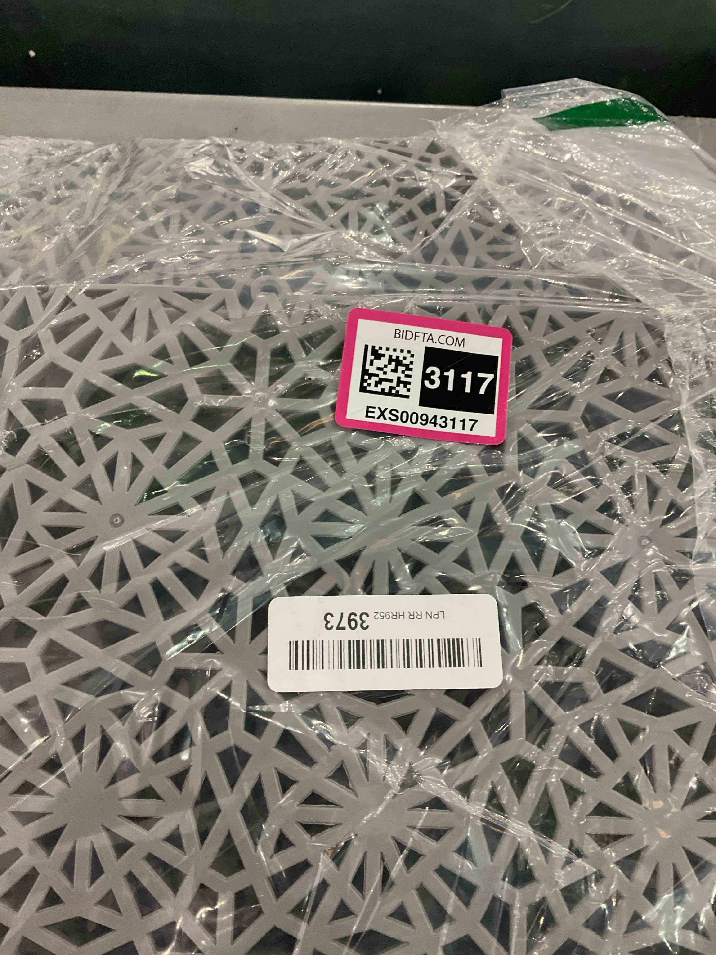 https://s3.amazonaws.com/lotting-images-prod/bidfta/EXS00943117_1702998344479.jpeg