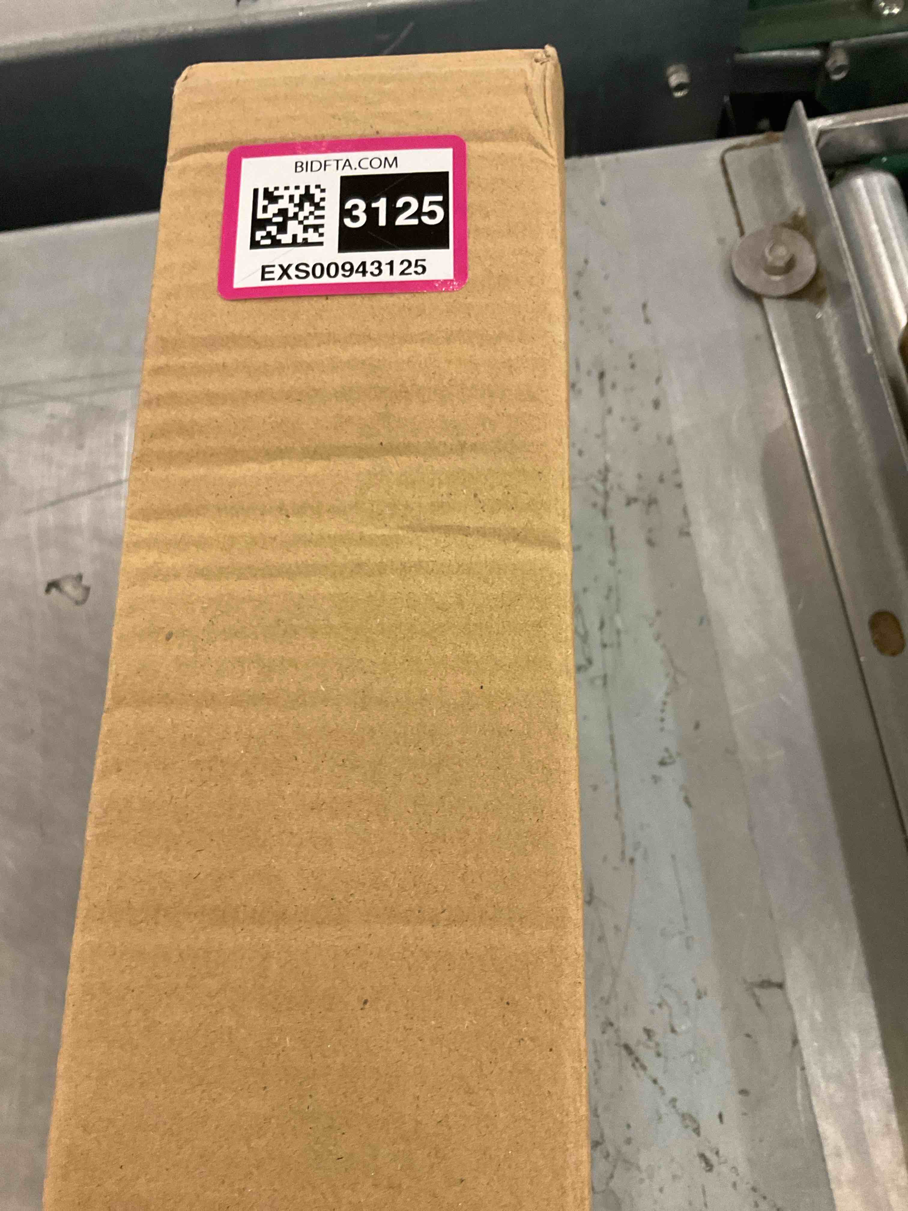 https://s3.amazonaws.com/lotting-images-prod/bidfta/EXS00943125_1702998812576.jpeg