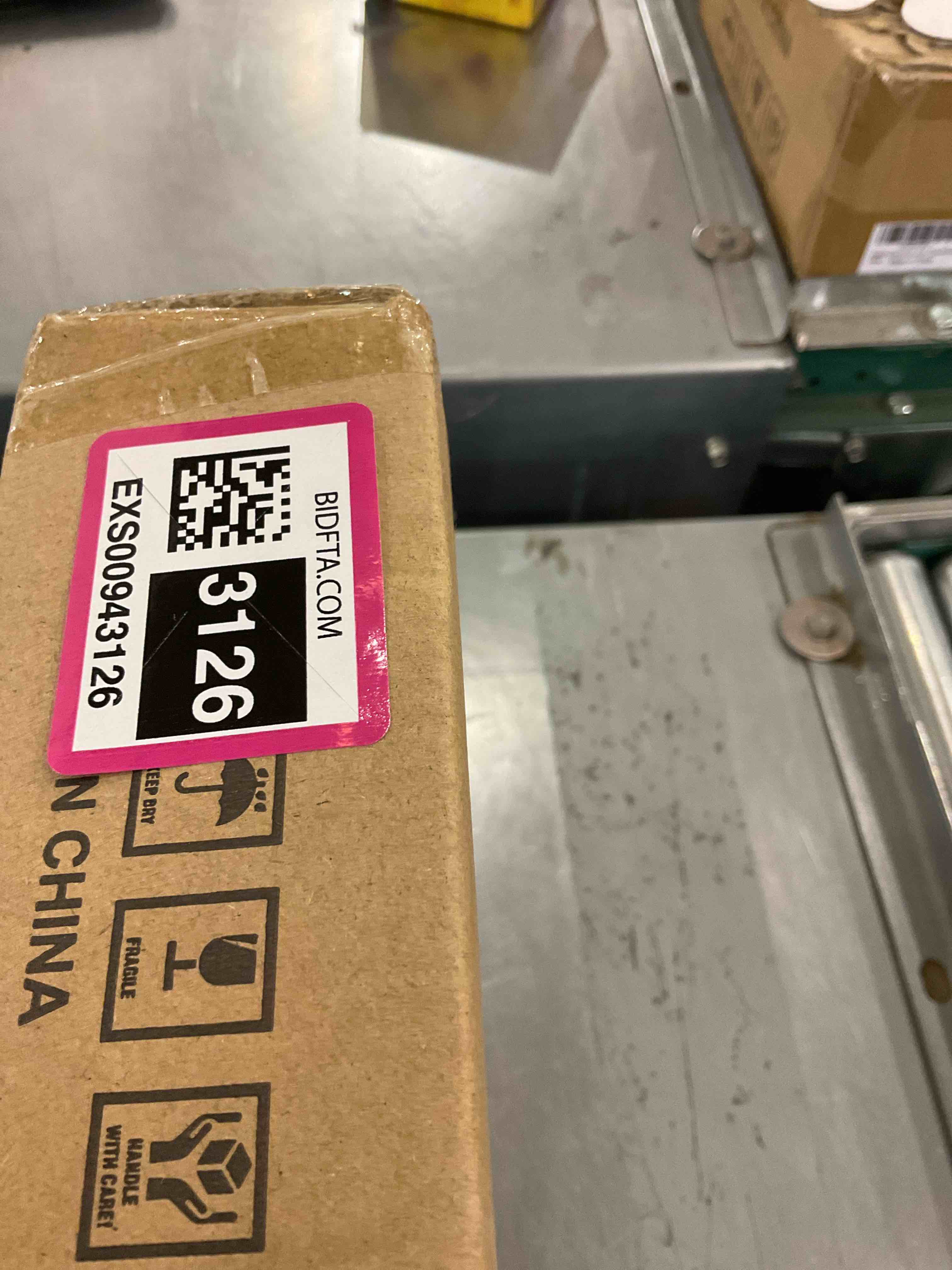 https://s3.amazonaws.com/lotting-images-prod/bidfta/EXS00943126_1702998854006.jpeg