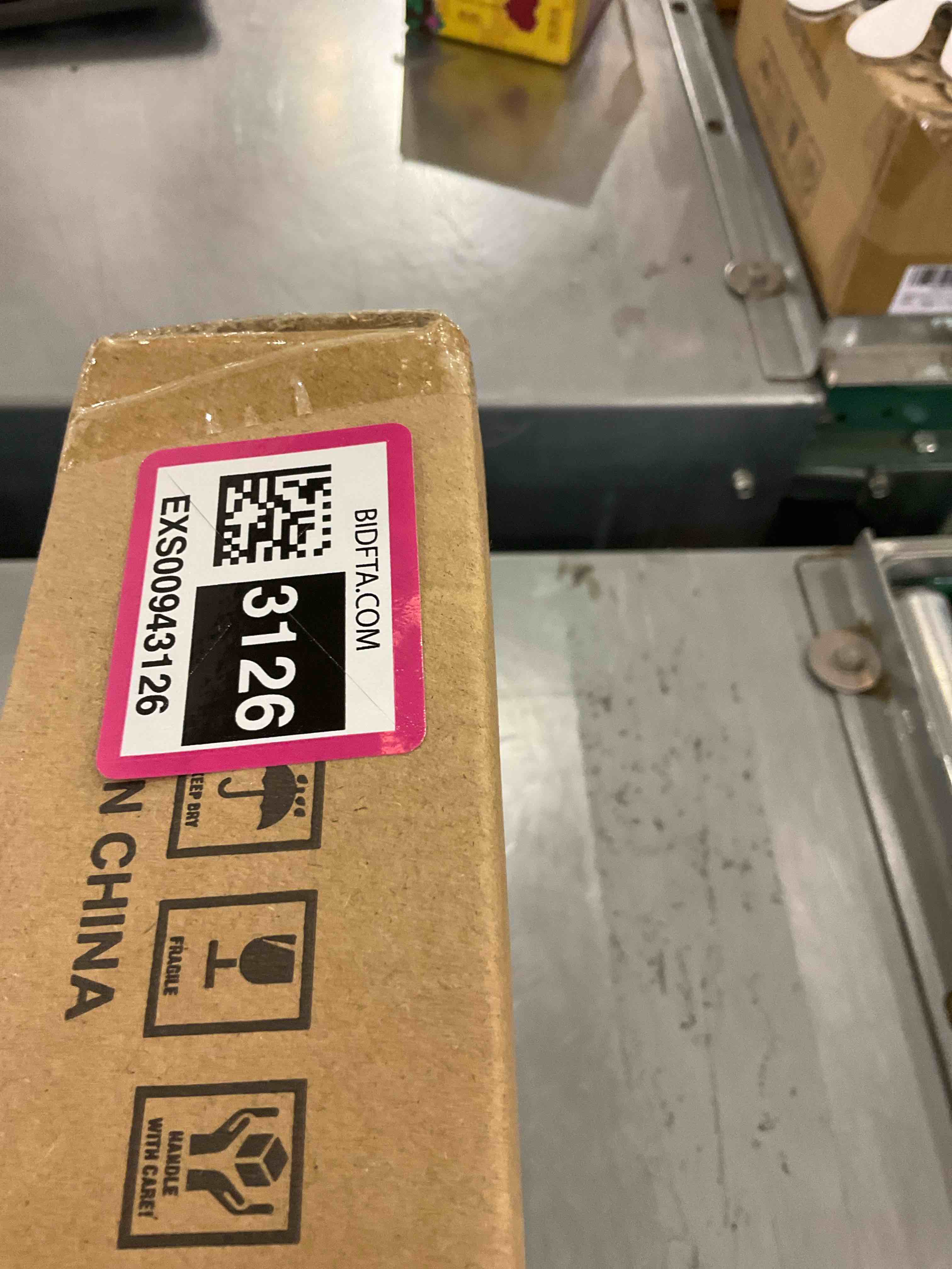 https://s3.amazonaws.com/lotting-images-prod/bidfta/EXS00943126_1702998855135.jpeg