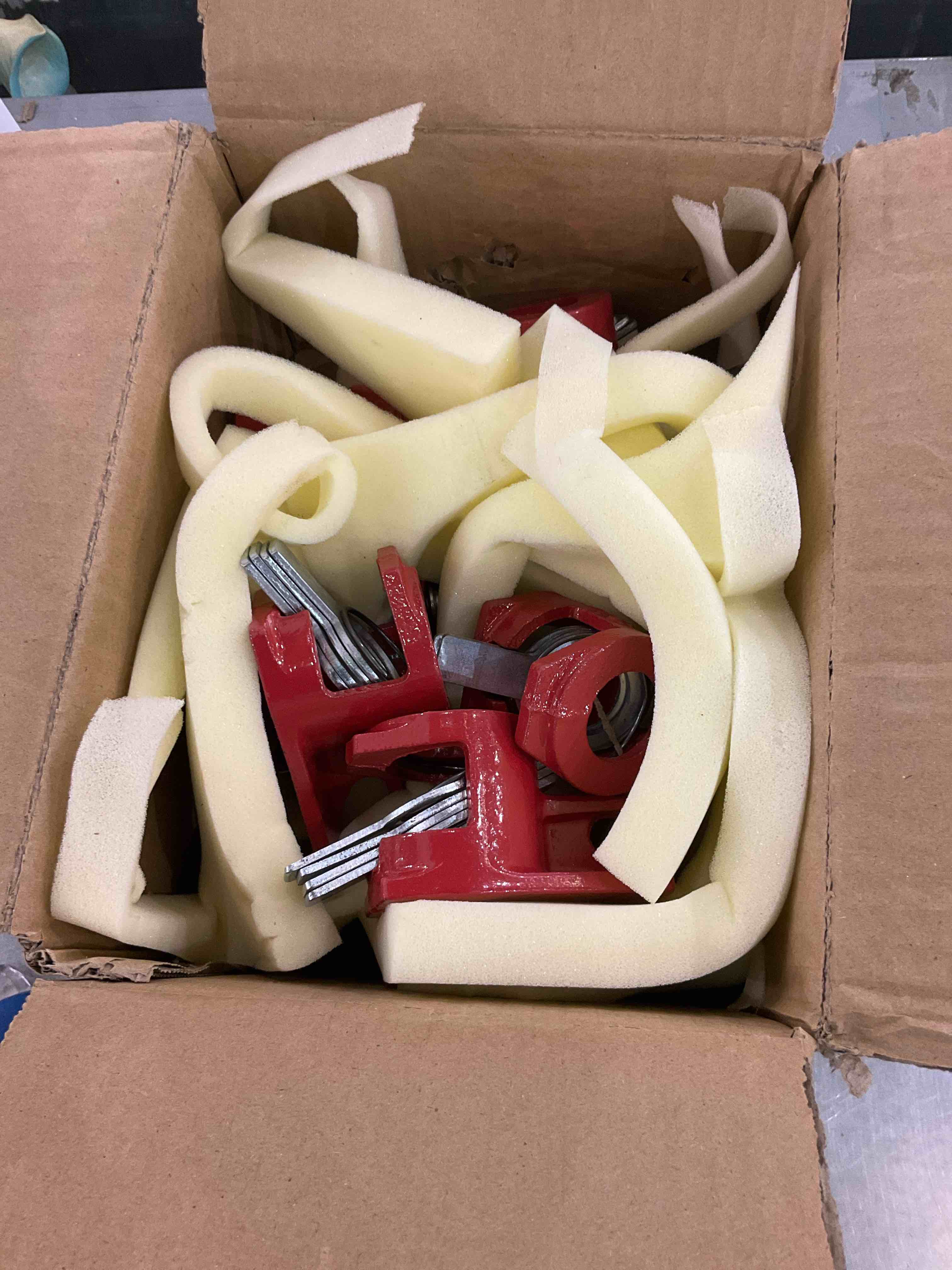 https://s3.amazonaws.com/lotting-images-prod/bidfta/EXS00943482_1703174980372.jpeg