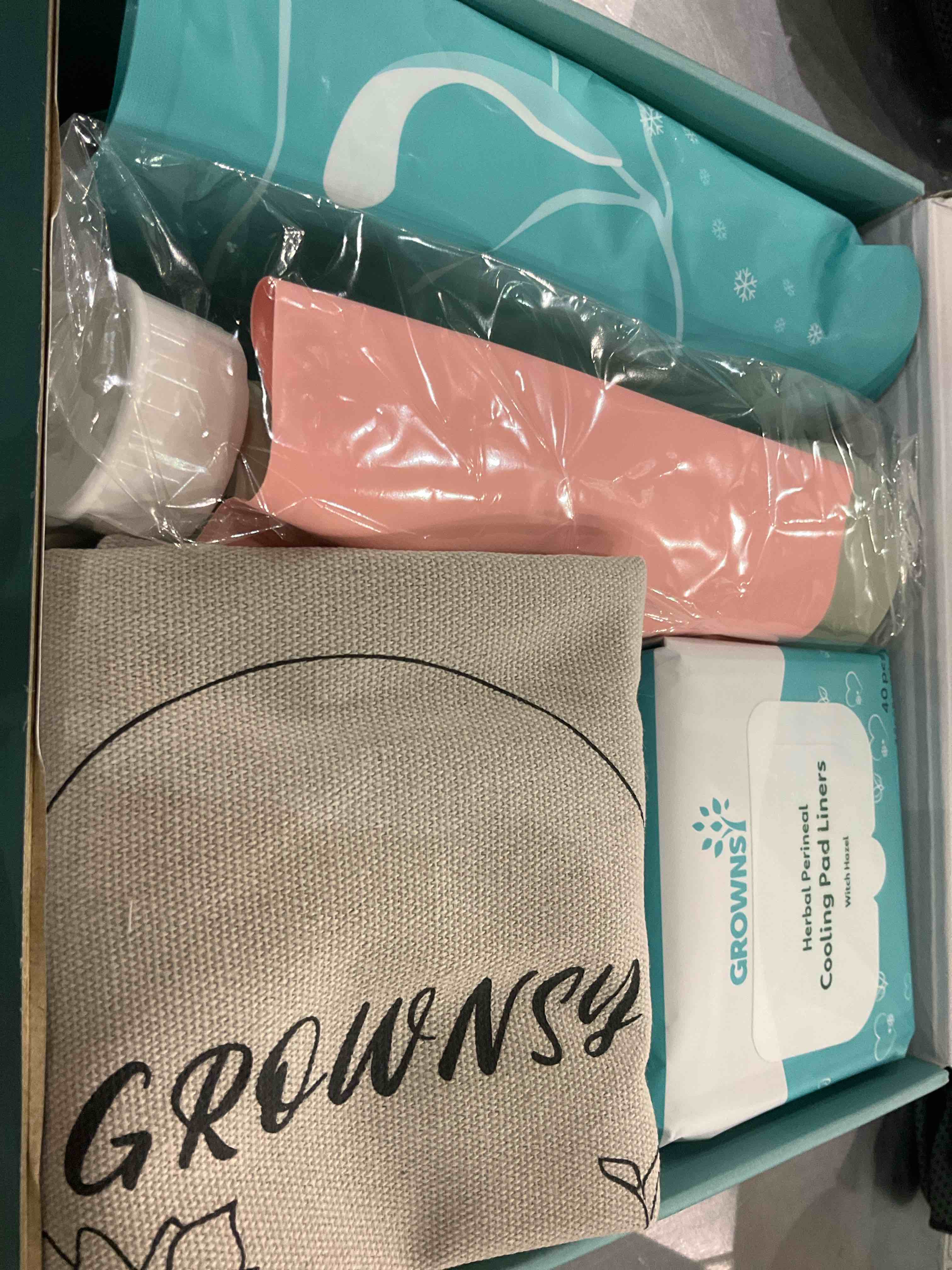 Postpartum Recovery Essentials Kit for Labor & Delivery, Grownsy All-in-One Postpartum Kit Includes PERI Bottle, Herbal Cooling Spray, Herbal Cooling Liners, Hot &Cold Packs, Disposable Underwear