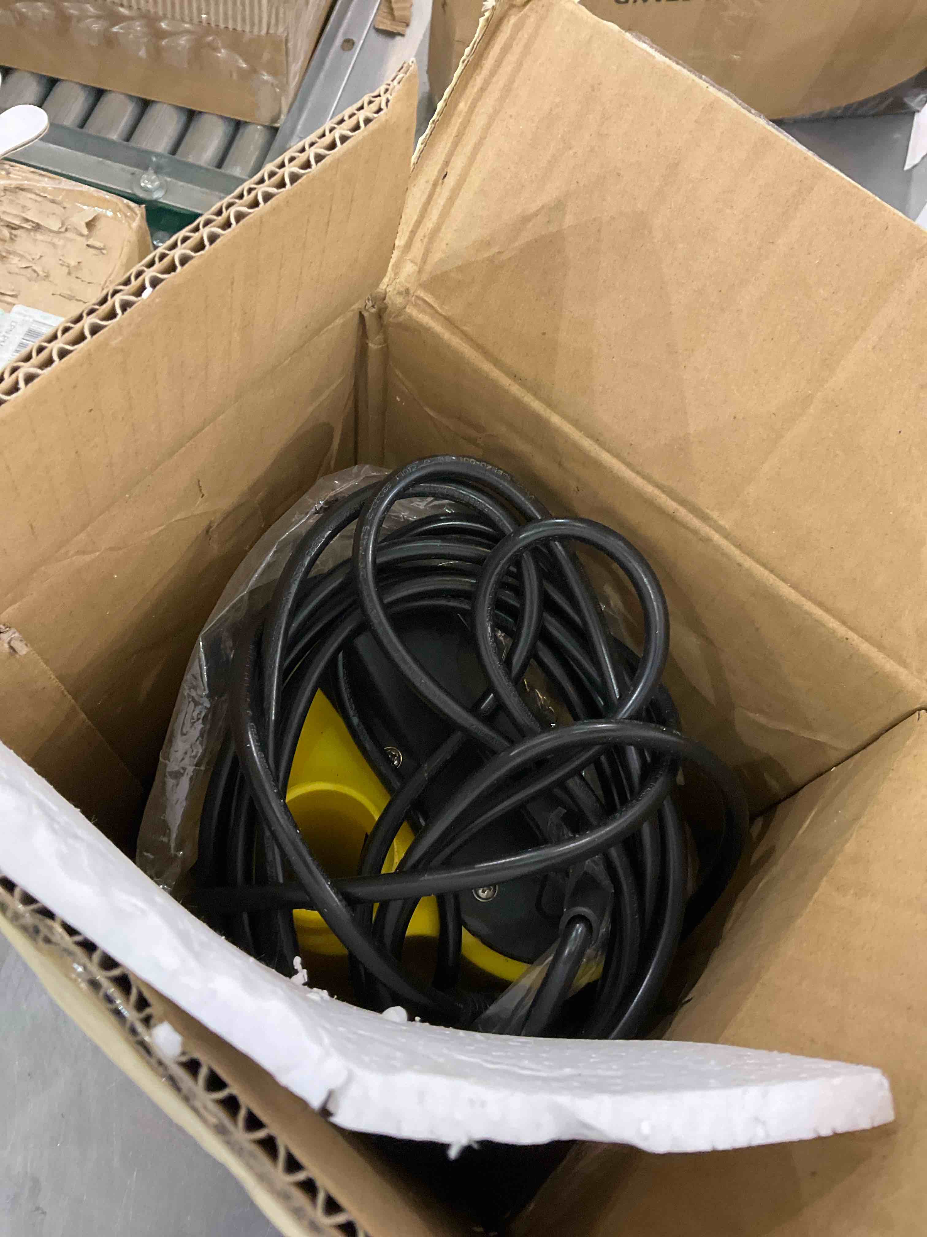 https://s3.amazonaws.com/lotting-images-prod/bidfta/EXS00944039_1702916628972.jpeg