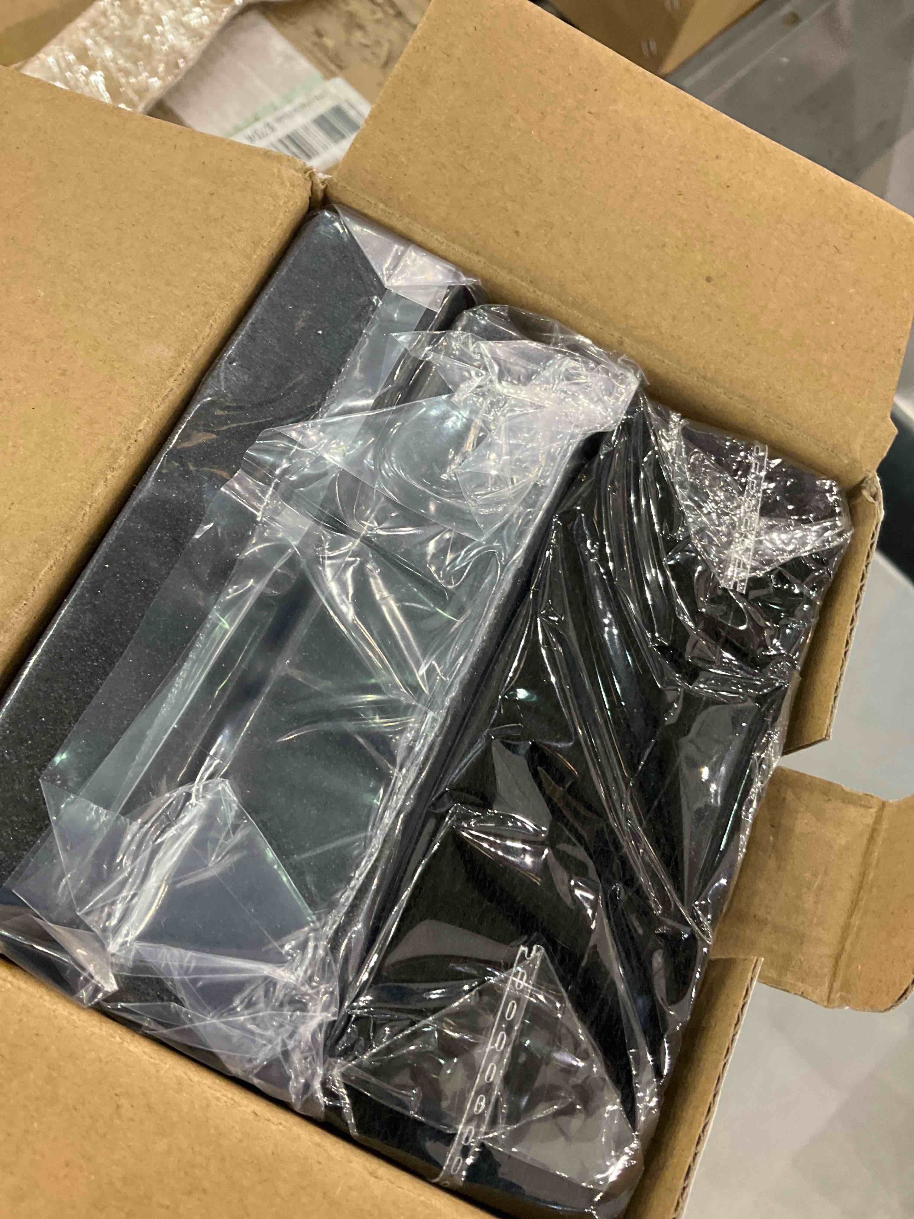 https://s3.amazonaws.com/lotting-images-prod/bidfta/EXS00944401_1703166638463.jpeg